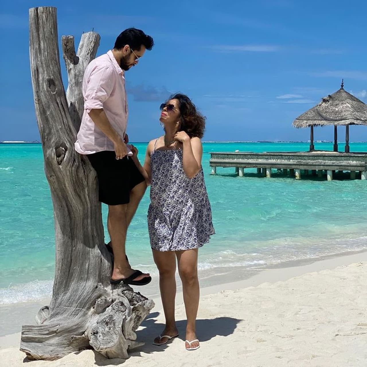 <p>భర్త పారుపల్లి కశ్యప్‌తో కలిసి మాల్దీవుల్లో హాలీడేస్ ఎంజాయ్ చేస్తున్న సైనా నెహ్వాల్... సైనా నెహ్వాల్ ఇన్‌స్టాగ్రామ్ ఫోటోలు (Photos: Saina Nehwal/Instagram)</p>