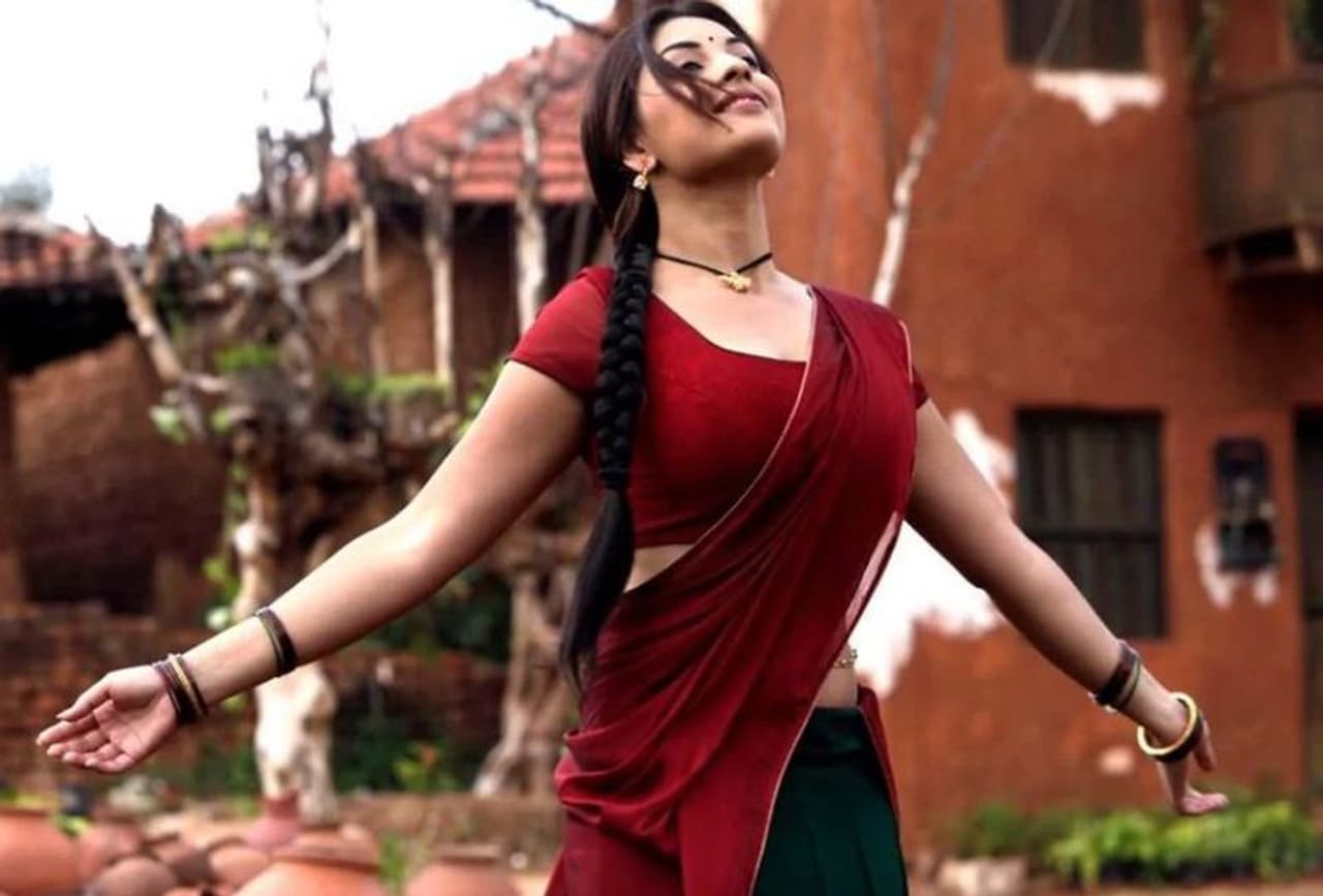 <p>நடிகை ரிச்சா கங்கோபாத்யாய 'மயக்கம் என்ன' படத்திற்காக, சிறந்த நடிகைக்கான பிலிம் பேர் விருது, SIIMA விருது, எடிசன் விருது உள்ளிட்ட பல விருதுகளை பெற்று பிரபலமானவர்.</p> <p>நடிகை ரிச்சா கங்கோபாத்யாய 'மயக்கம் என்ன' படத்திற்காக, சிறந்த நடிகைக்கான பிலிம் பேர் விருது, SIIMA விருது, எடிசன் விருது உள்ளிட்ட பல விருதுகளை பெற்று பிரபலமானவர்.</p>