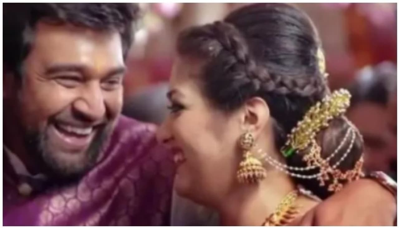 <p>பிரபல நடிகை மேக்னா ராஜின் கணவரும் பிரபல கன்னட நடிகரும், ஆக்சன் கிங் அர்ஜூனின் மருமகனுமான சிரஞ்சீவி சார்ஜா கடந்த வருடம் ஜூன் மாதம் 7ம் தேதி திடீரென ஏற்பட்ட மாரடைப்பு காரணமாக காலமானார்.</p> <p>பிரபல நடிகை மேக்னா ராஜின் கணவரும் பிரபல கன்னட நடிகரும், ஆக்சன் கிங் அர்ஜூனின் மருமகனுமான சிரஞ்சீவி சார்ஜா கடந்த வருடம் ஜூன் மாதம் 7ம் தேதி திடீரென ஏற்பட்ட மாரடைப்பு காரணமாக காலமானார்.</p>