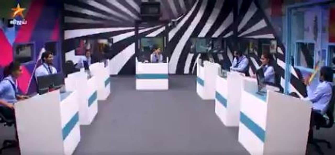 <p>இவர்கள் இருவரையும் பிக்பாஸ் போட்டியாளர்கள் அனைவரும் ஓடினாலும் அதனை சிரித்தே சமாளித்து வந்தார் ஷிவானி.</p> <p>இவர்கள் இருவரையும் பிக்பாஸ் போட்டியாளர்கள் அனைவரும் ஓடினாலும் அதனை சிரித்தே சமாளித்து வந்தார் ஷிவானி.</p>