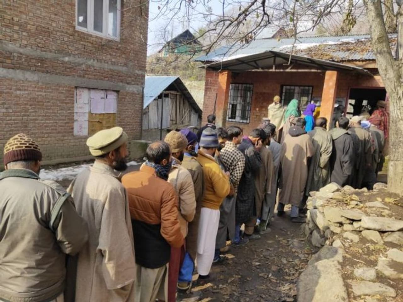 <p>The voting percentage in Jammu division after the first round was 64.2% and in Kashmir division, it was 40.65%. The first phase of the DDC election and panchayat bypolls had 1,427 candidates in the fray and seven lakh voters eligible to exercise their franchise.</p> <p>The voting percentage in Jammu division after the first round was 64.2% and in Kashmir division, it was 40.65%. The first phase of the DDC election and panchayat bypolls had 1,427 candidates in the fray and seven lakh voters eligible to exercise their franchise.</p>