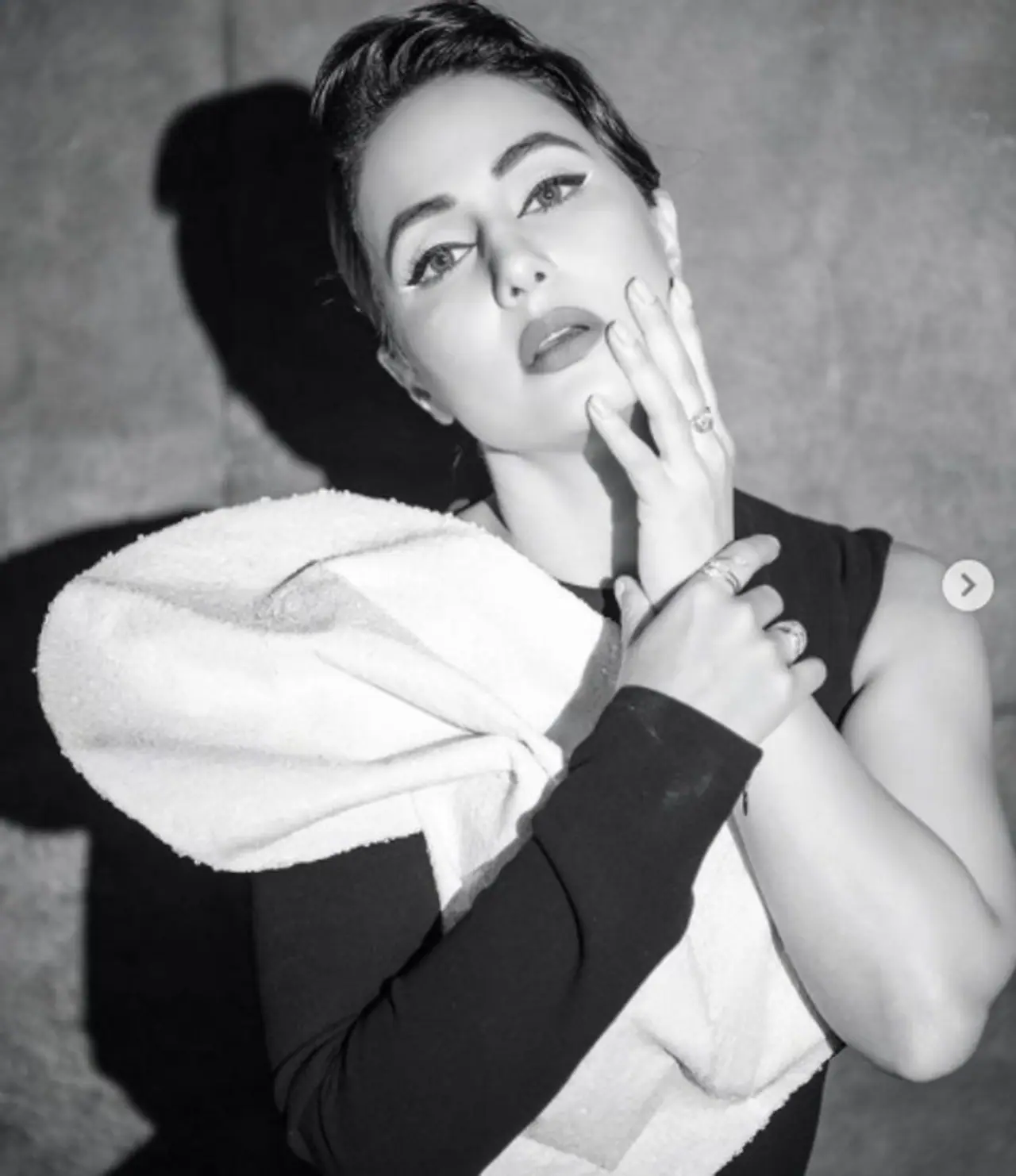 <p>ಗೋಲ್ಡ್ ಅವಾರ್ಡ್ಸ್ಗೆ ಬಂದ ಹೀನಾ ಖಾನ್ ಬ್ಲಾಕ್ & ವೈಟ್ ಡ್ರೆಸ್ ಧರಿಸಿದ್ರು.</p> <p>ಗೋಲ್ಡ್ ಅವಾರ್ಡ್ಸ್ಗೆ ಬಂದ ಹೀನಾ ಖಾನ್ ಬ್ಲಾಕ್ & ವೈಟ್ ಡ್ರೆಸ್ ಧರಿಸಿದ್ರು.</p>