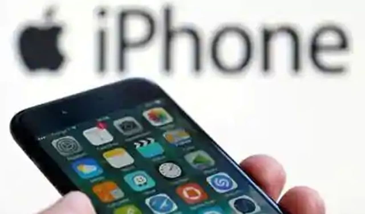 <p>Lack of transparency in water resistance claims for iPhones has put Apple in crisis. Apple's claim that iPhones can be water resistant for up to 30 minutes at depths of up to 4 meters is misleading and applies only to controlled lab tests with pure water.</p> <p>Lack of transparency in water resistance claims for iPhones has put Apple in crisis. Apple's claim that iPhones can be water resistant for up to 30 minutes at depths of up to 4 meters is misleading and applies only to controlled lab tests with pure water.</p>