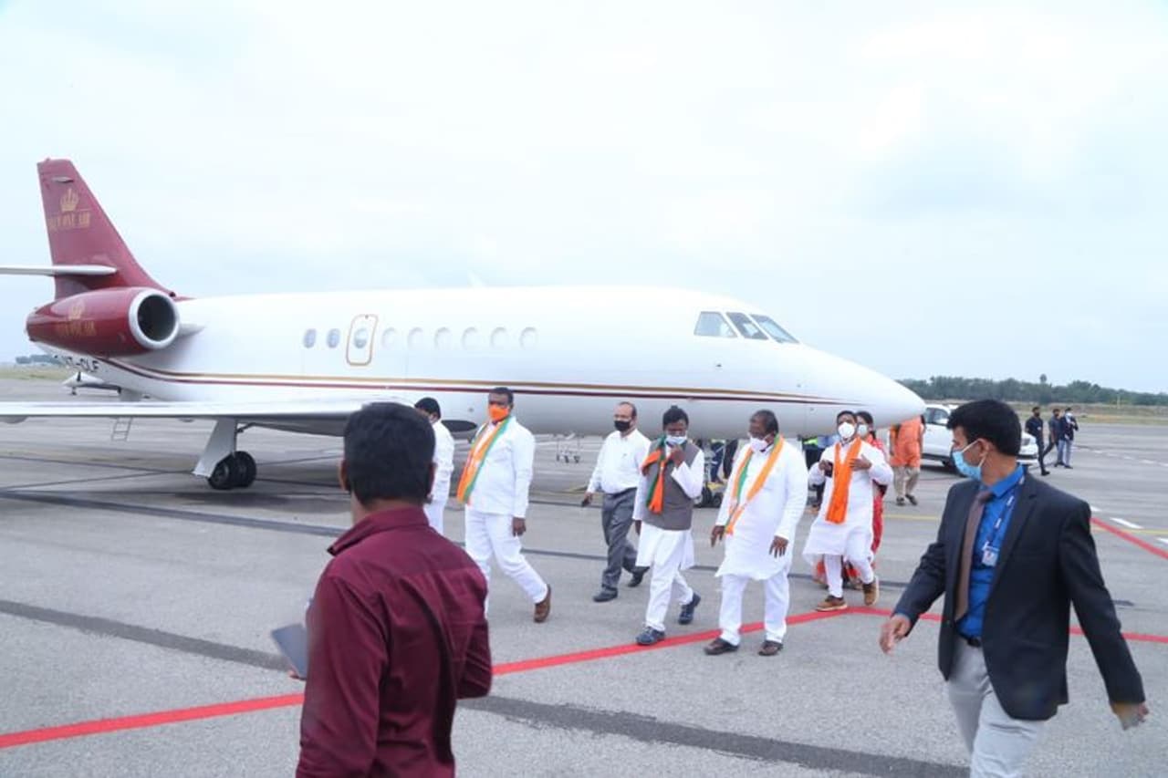 <p>జిహెచ్ఎంసి ఎన్నికలు... హైదరాబాద్ కు చేరుకున్న కేంద్ర మంత్రి అమిత్ షా</p> <p>జిహెచ్ఎంసి ఎన్నికలు... హైదరాబాద్ కు చేరుకున్న కేంద్ర మంత్రి అమిత్ షా</p>