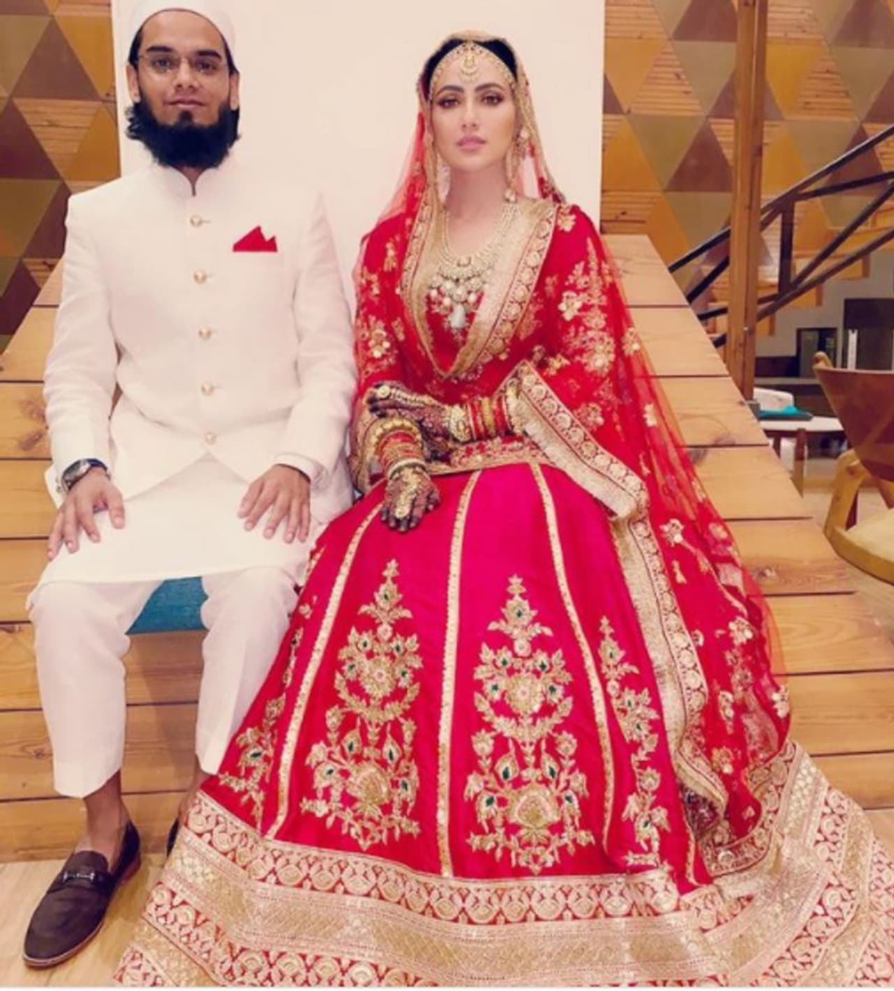 <p>ಸಿನಿಮಾದಲ್ಲಿ ನಟಿಸೋದಿಲ್ಲ, ಸಮಾಜ ಸೇವೆ ಮಾಡ್ಬೇಕು ಎಂದಿದ್ದ ಬಿಗ್ಬಾಸ್ ಖ್ಯಾತಿಯ ನಟಿ ಸನಾ ಖಾನ್ ಈಗ ವಿವಾಹಿತರಾಗಿದ್ದಾರೆ.</p> <p>ಸಿನಿಮಾದಲ್ಲಿ ನಟಿಸೋದಿಲ್ಲ, ಸಮಾಜ ಸೇವೆ ಮಾಡ್ಬೇಕು ಎಂದಿದ್ದ ಬಿಗ್ಬಾಸ್ ಖ್ಯಾತಿಯ ನಟಿ ಸನಾ ಖಾನ್ ಈಗ ವಿವಾಹಿತರಾಗಿದ್ದಾರೆ.</p>