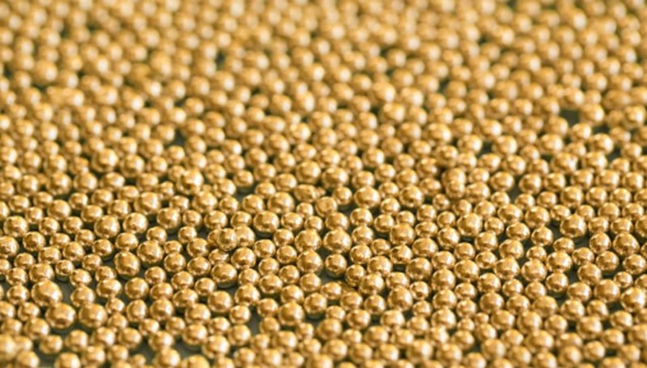 <p>ಭಾರತದಲ್ಲಿ ಅತಿ ಹೆಚ್ಚು ಸಡಗರದಿಂದ ಆಚರಿಸಲಾಗುವ ದೀಪಾವಳಿ ಹಬ್ಬ ಕೊನೆಗೊಂಡ ಬಳಿಕ ಭಾರೀ ಇಳಿಕೆ ಕಂಡಿದ್ದ ಚಿನ್ನದ ದರ ನಿಧಾನವಾಗಿ ಏರಲಾರಂಭಿಸಿತ್ತು.</p>