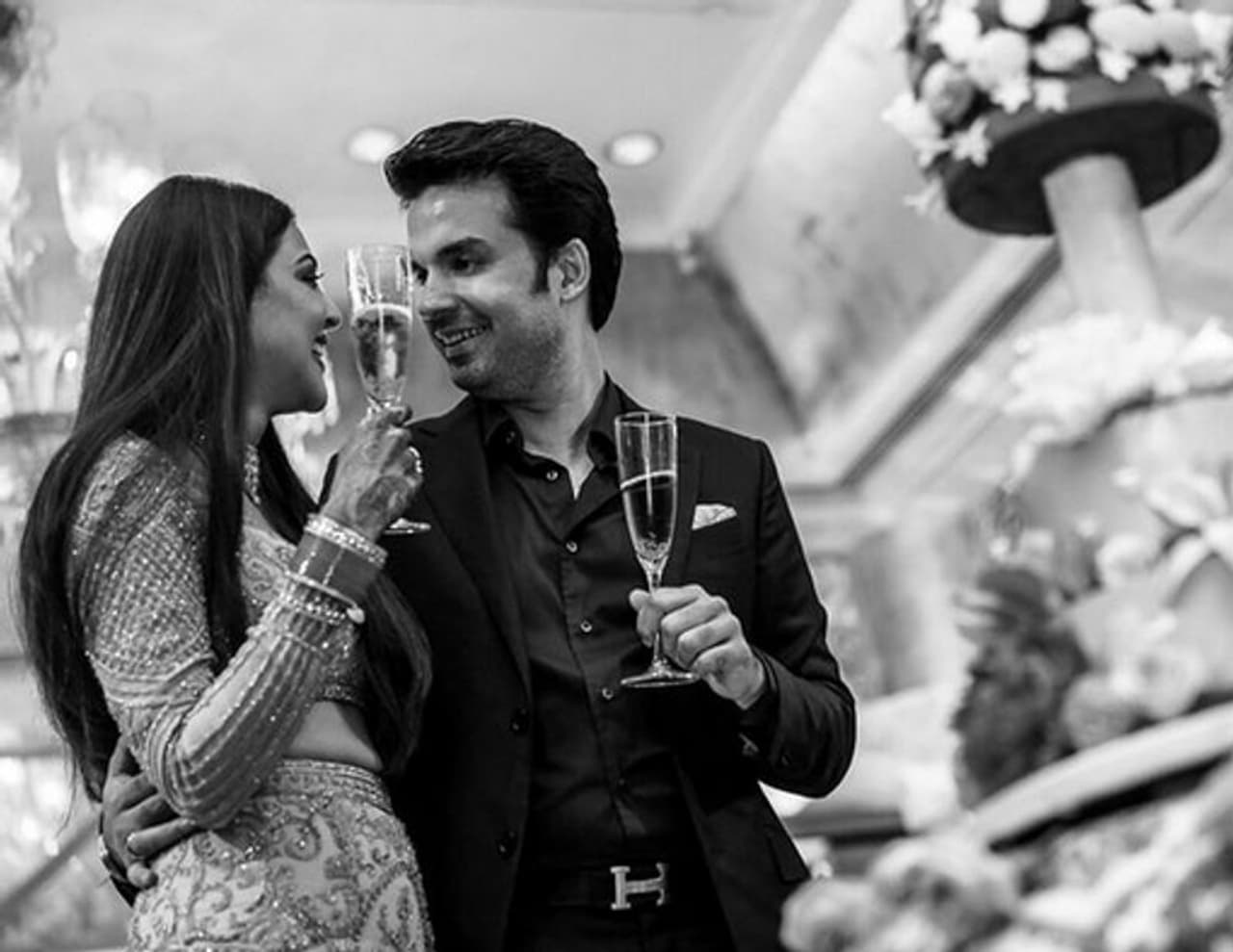 <p>മുംബൈ താജ് ഹോട്ടലില് വെച്ചായിരുന്നു ഗൗതം കിച്ലുവിന്റെയും കാജല് അഗര്വാളിന്റെയും വിവാഹം കഴിഞ്ഞത്.</p> <p>മുംബൈ താജ് ഹോട്ടലില് വെച്ചായിരുന്നു ഗൗതം കിച്ലുവിന്റെയും കാജല് അഗര്വാളിന്റെയും വിവാഹം കഴിഞ്ഞത്.</p>