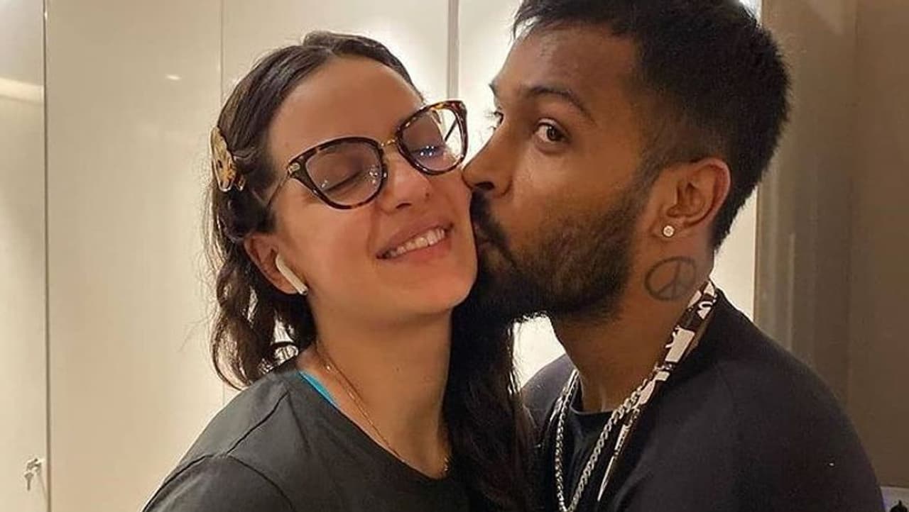 <p>When it comes to Indian all rounder Hardik Pandya, it is his explosive batting skills that mesmerize the fans. However, when it comes to him outside cricket, it is his personal life that draws attention, especially his Bollywood wife, Natasa Stankovic.</p> <p>When it comes to Indian all rounder Hardik Pandya, it is his explosive batting skills that mesmerize the fans. However, when it comes to him outside cricket, it is his personal life that draws attention, especially his Bollywood wife, Natasa Stankovic.</p>