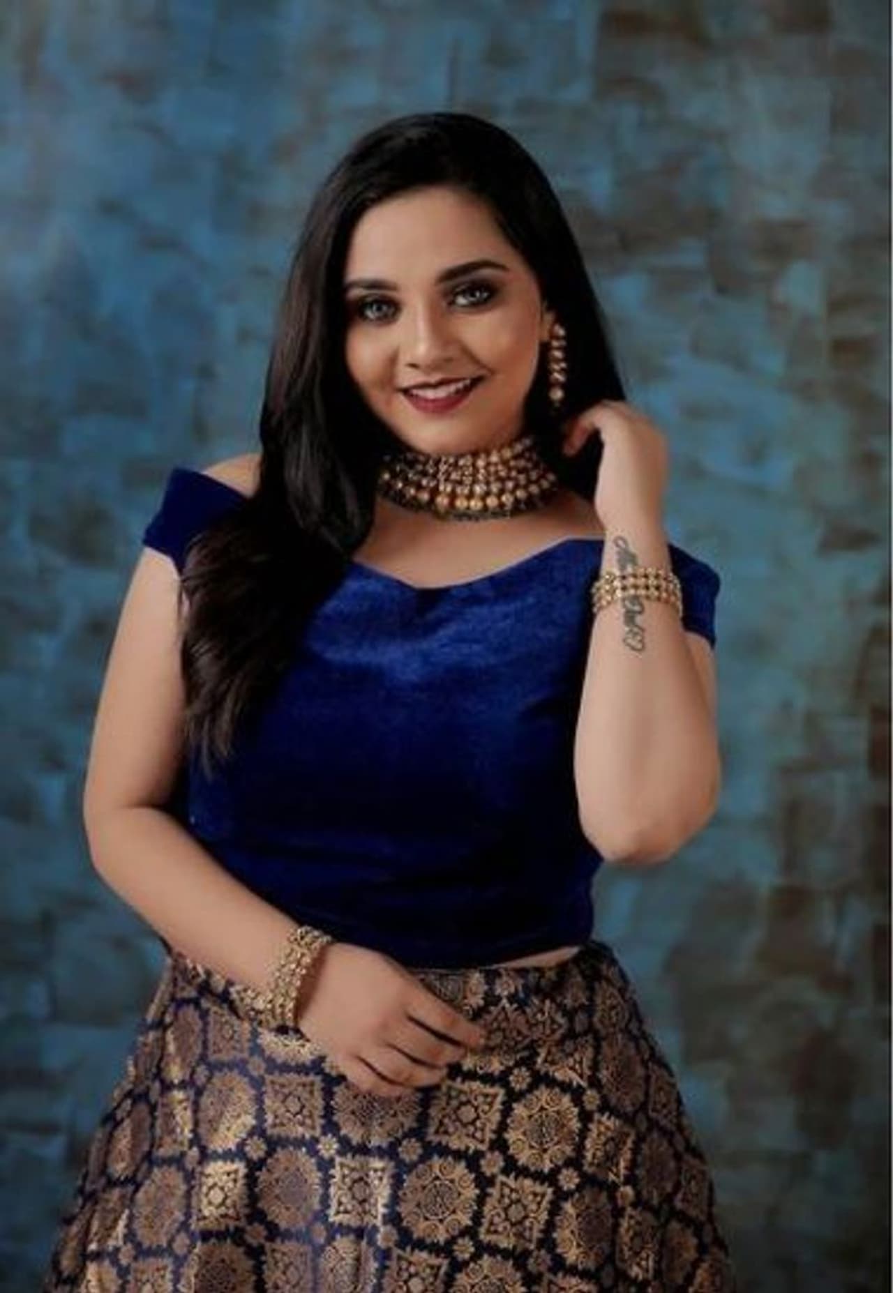 <p>கதாநாயகிகள் லுக்கிற்கு மாறிய நேஹா </p> <p>கதாநாயகிகள் லுக்கிற்கு மாறிய நேஹா </p>