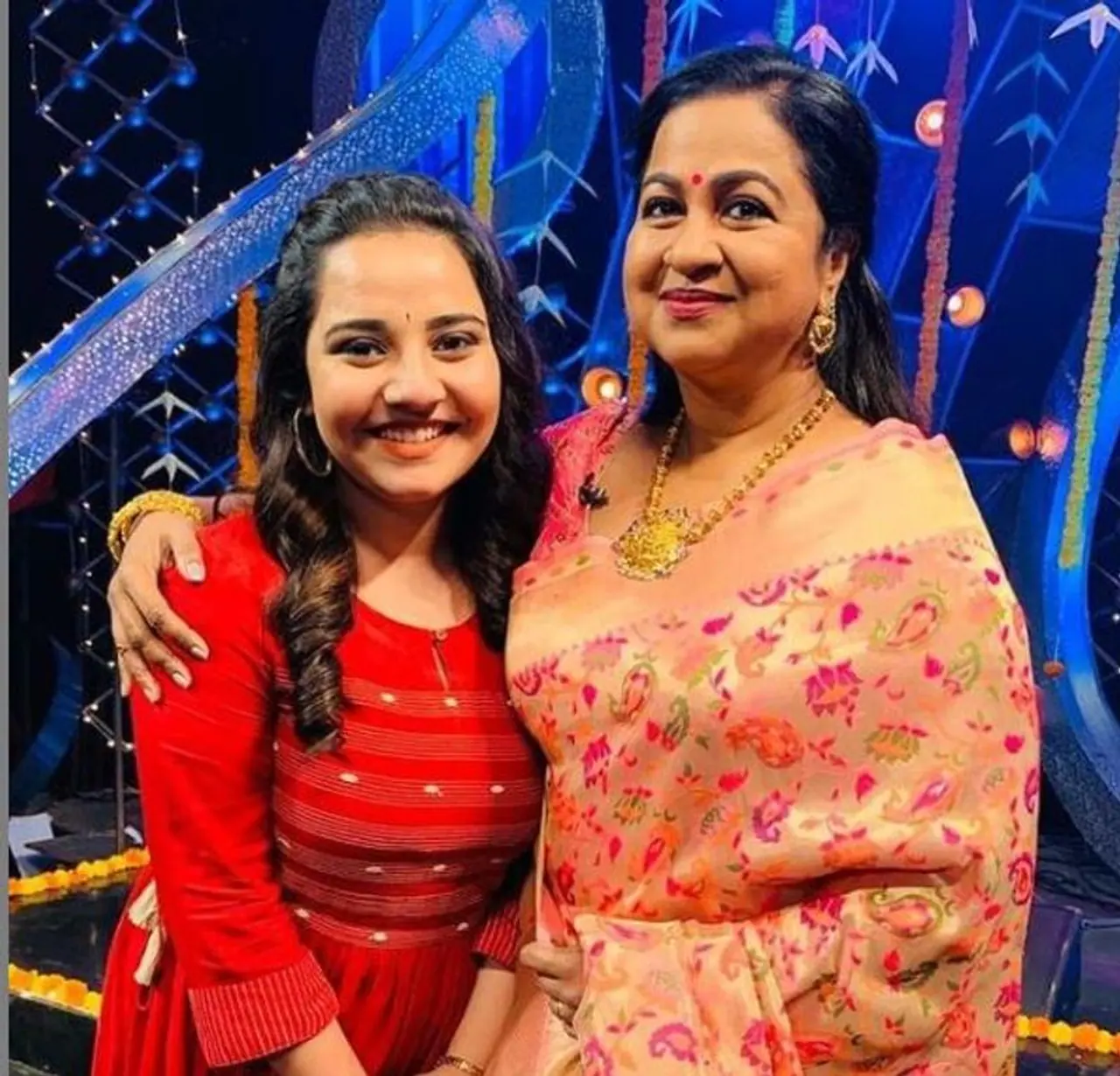 <p>நேகா, சன் டிவி தொலைக்காட்சியில் அறிமுகமான பிள்ளை நிலா சீரியலில் குழந்தை நட்சத்திரமாக அறிமுகமானவர். தற்போது வாணி ராணி, பாக்கிய லட்சுமி, சித்தி 2 உள்ளிட்ட சீரியல்களில் நடித்து வருகிறார்.</p>