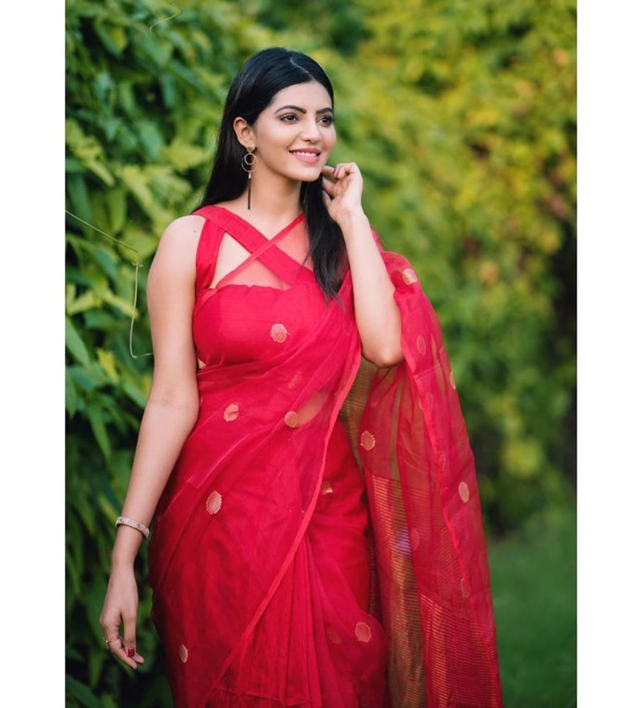 <p><br />‘நாடோடிகள் 2’, ‘ஏமாளி’, ‘அடுத்த சாட்டை’ போன்ற படங்களில் அதுல்யாவின் நடிப்பு தனியாக தெரியவே ரசிகர்களின் நெஞ்சைக் கவர ஆரம்பித்தார்.</p> <p><br />‘நாடோடிகள் 2’, ‘ஏமாளி’, ‘அடுத்த சாட்டை’ போன்ற படங்களில் அதுல்யாவின் நடிப்பு தனியாக தெரியவே ரசிகர்களின் நெஞ்சைக் கவர ஆரம்பித்தார்.</p>