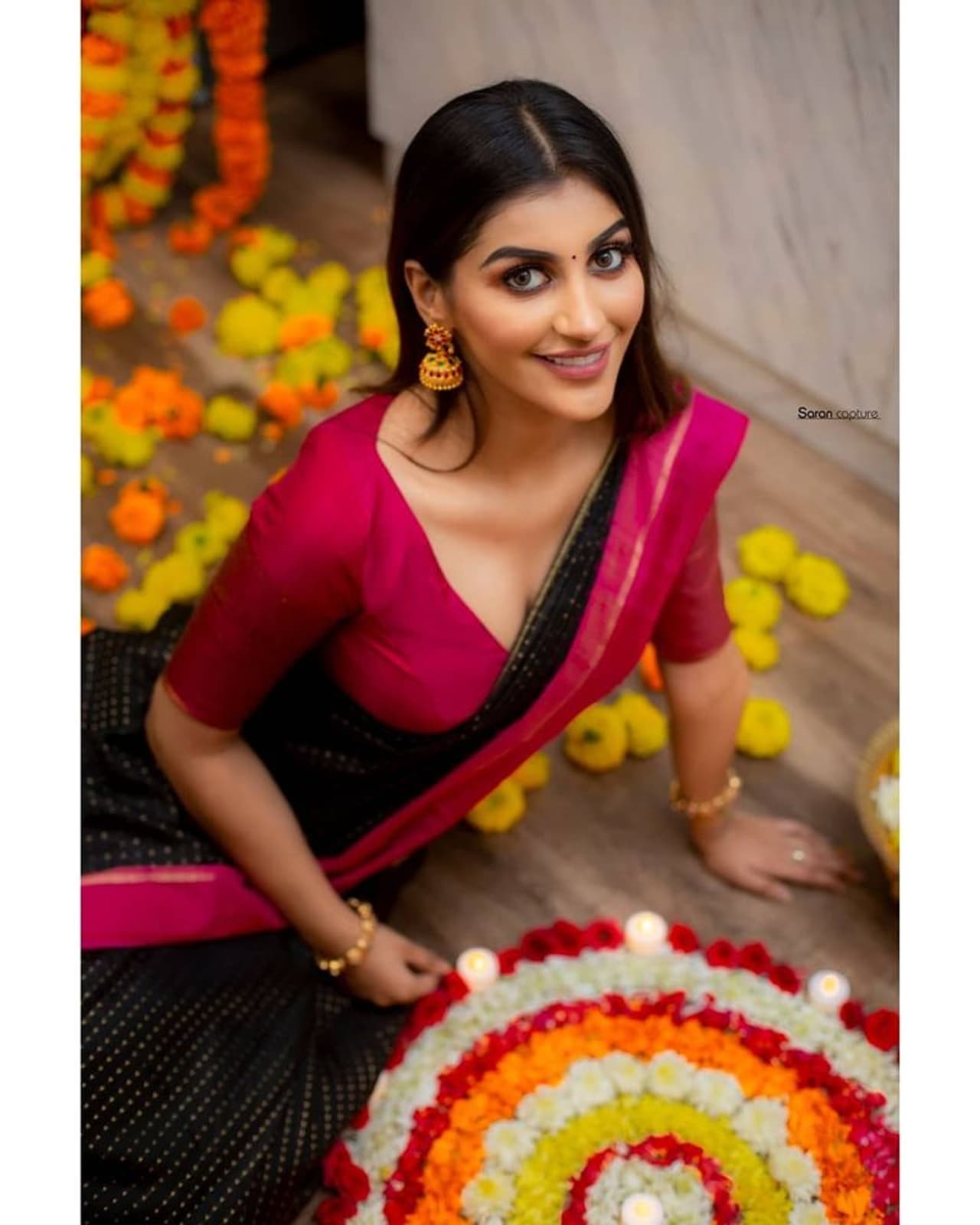 <p>இருட்டு அறையில் முரட்டு குத்து படம் மூலம் ரசிகர்களின் கவர்ச்சி புயலாக பிரபலமானவர் யாஷிகா ஆனந்த். அதன் பின்னர் பிக்பாஸ் நிகழ்ச்சியில் பங்கேற்றதன் மூலம் பட்டி, தொட்டி எல்லாம் பிரபலமானார்.</p> <p>இருட்டு அறையில் முரட்டு குத்து படம் மூலம் ரசிகர்களின் கவர்ச்சி புயலாக பிரபலமானவர் யாஷிகா ஆனந்த். அதன் பின்னர் பிக்பாஸ் நிகழ்ச்சியில் பங்கேற்றதன் மூலம் பட்டி, தொட்டி எல்லாம் பிரபலமானார்.</p>