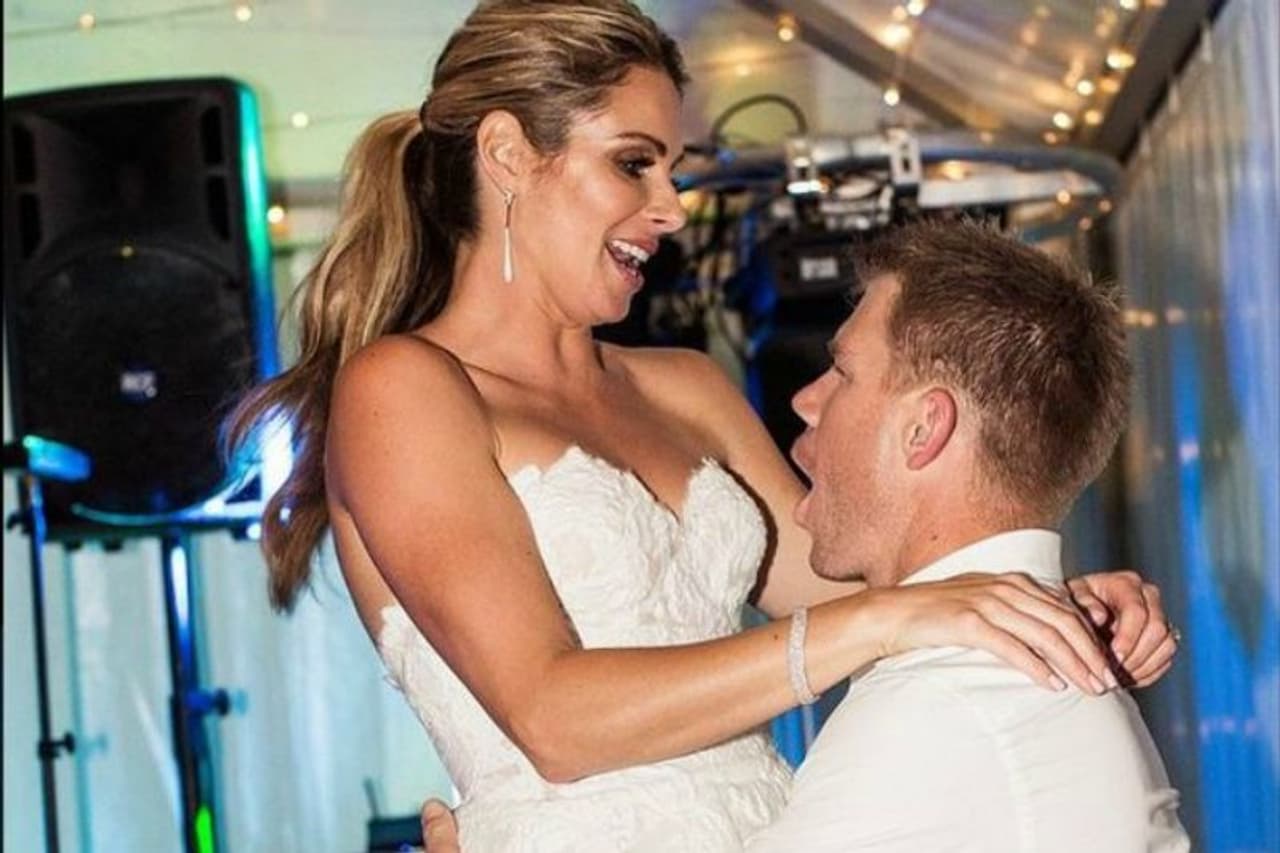 <p>ವಾರ್ನರ್ ಅವರು ಗಾಯಗೊಳ್ಳಲು ತಾನು ಕಾರಣ ಎಂದು ಪತ್ನಿ ಕ್ಯಾಂಡೀಸ್ ವಾರ್ನರ್ ಹೇಳಿದ್ದಾರೆ.</p> <p>ವಾರ್ನರ್ ಅವರು ಗಾಯಗೊಳ್ಳಲು ತಾನು ಕಾರಣ ಎಂದು ಪತ್ನಿ ಕ್ಯಾಂಡೀಸ್ ವಾರ್ನರ್ ಹೇಳಿದ್ದಾರೆ.</p>