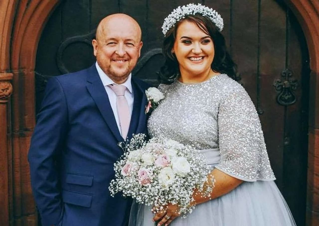 <p>തന്റെ വിവാഹദിന ചെലവുകൾ കണ്ടെത്താനായി ടോണി സോഷ്യൽ മീഡിയയിൽ ഒരു പോസ്റ്റിട്ടു. തനിക്ക് ക്യാൻസർ പിടിപ്പെട്ടിരിക്കുകയാണ്. ഇനി രണ്ട് മാസം മാത്രമേ താൻ ജീവിച്ചിരിക്കുന്നു എന്നാണ് ടോണി കുറിച്ചത്. ടോണിയുടെ പോസ്റ്റ് കണ്ട് പലരും സഹായം ചെയ്യാൻ മുന്നോട്ട് വന്നു. </p> <p>തന്റെ വിവാഹദിന ചെലവുകൾ കണ്ടെത്താനായി ടോണി സോഷ്യൽ മീഡിയയിൽ ഒരു പോസ്റ്റിട്ടു. തനിക്ക് ക്യാൻസർ പിടിപ്പെട്ടിരിക്കുകയാണ്. ഇനി രണ്ട് മാസം മാത്രമേ താൻ ജീവിച്ചിരിക്കുന്നു എന്നാണ് ടോണി കുറിച്ചത്. ടോണിയുടെ പോസ്റ്റ് കണ്ട് പലരും സഹായം ചെയ്യാൻ മുന്നോട്ട് വന്നു. </p>