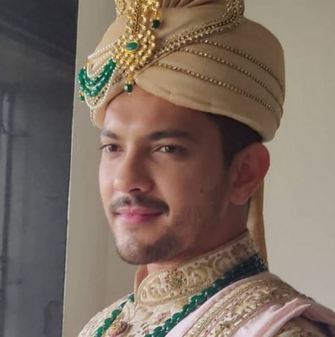 <p>മോഹനി എന്ന നേപ്പാളി സിനിമയിലൂടെ 1992ലാണ് ആദിത്യ നാരായണൻ ആദ്യമായി ഗാനം ആലപിക്കുന്നത്.</p>