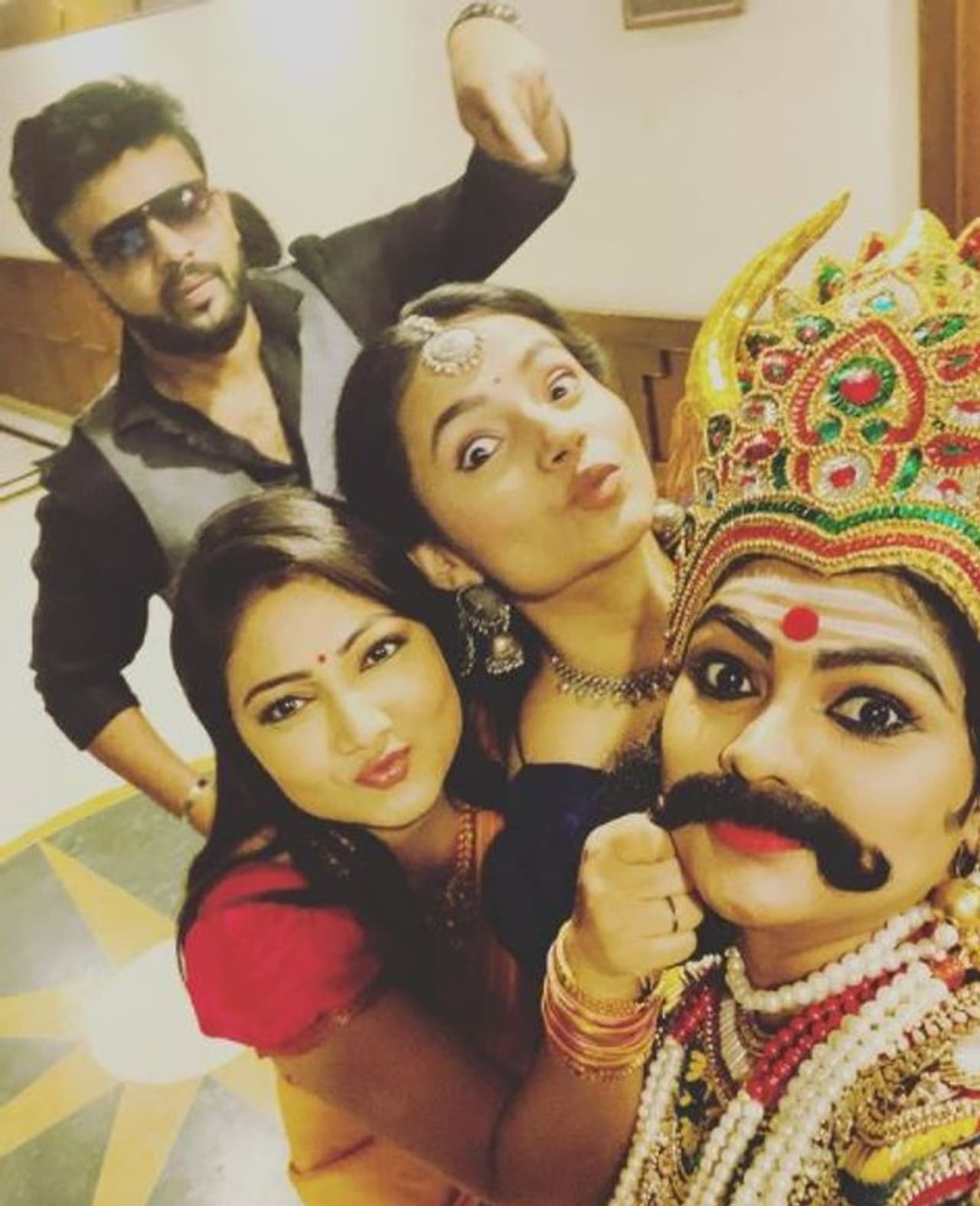 <p>பெரிய மீசையுடன் பார்க்கவே செம்ம கியூட் நரகாசுரன் எப்படி இருக்காருன்னு பாருங்க </p> <p>பெரிய மீசையுடன் பார்க்கவே செம்ம கியூட் நரகாசுரன் எப்படி இருக்காருன்னு பாருங்க </p>