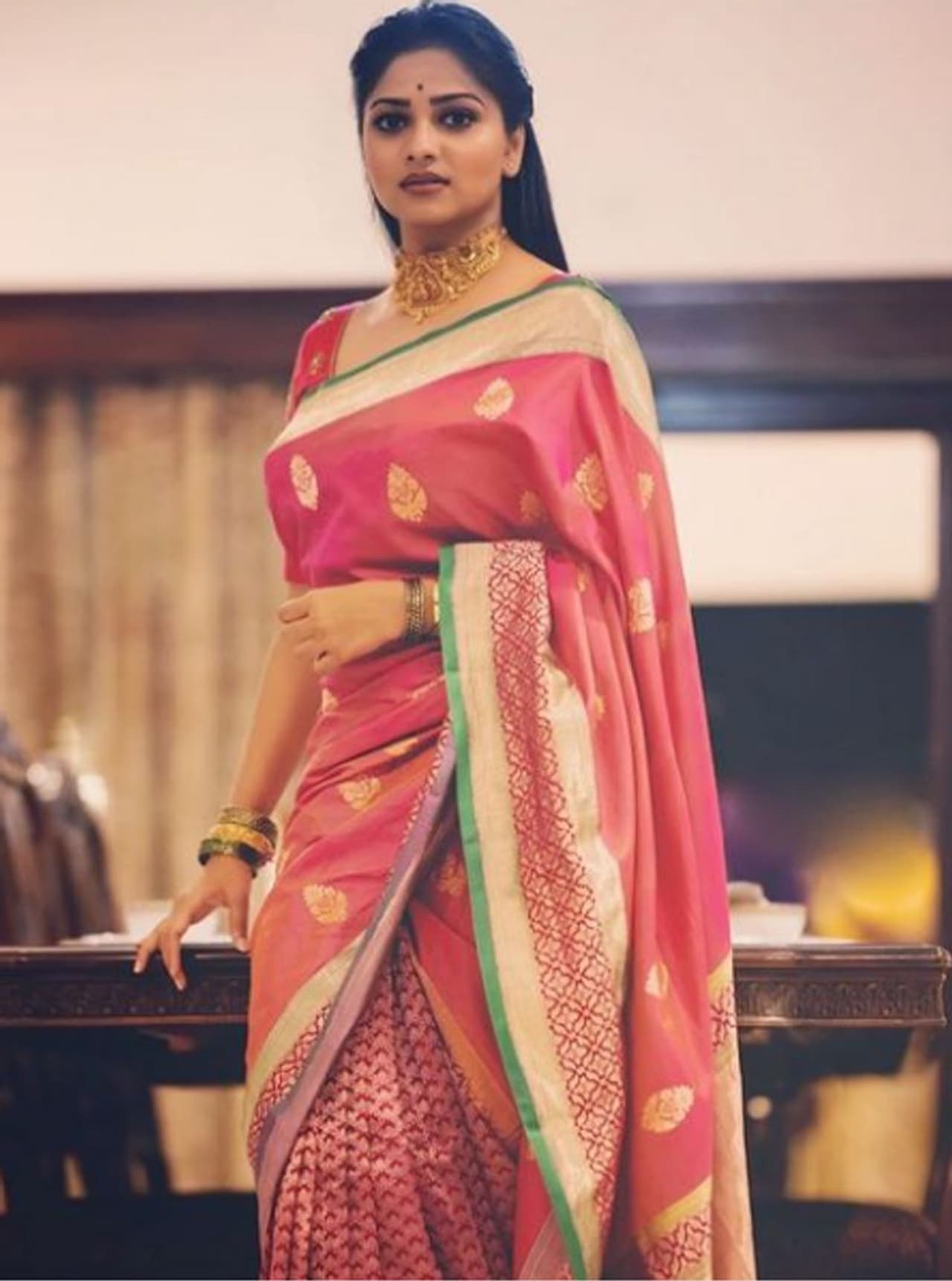 <p>ಬುಲ್ ಬುಲ್ ಮಾತಡಿಕಿಲ್ವಾ ಅಂತಾನೇ ಕನ್ನಡಿಗರ ಹೃದಯಕ್ಕೆ ಲಗ್ಗೆ ಇಟ್ಟ ಡಿಂಪಲ್ ಕ್ವೀನ್ ರಚಿತಾ ರಾಮ್ ಸ್ಯಾಂಡಲ್‌ವುಡ್‌ನಲ್ಲಿ ಮಾತ್ರವಲ್ಲ, ತೆಲಗು, ತಮಿಳು ಚಿತ್ರರಂಗದಲ್ಲಿಯೂ ಬಹು ಬೇಡಿಕೆಯ ನಟಿ.</p>