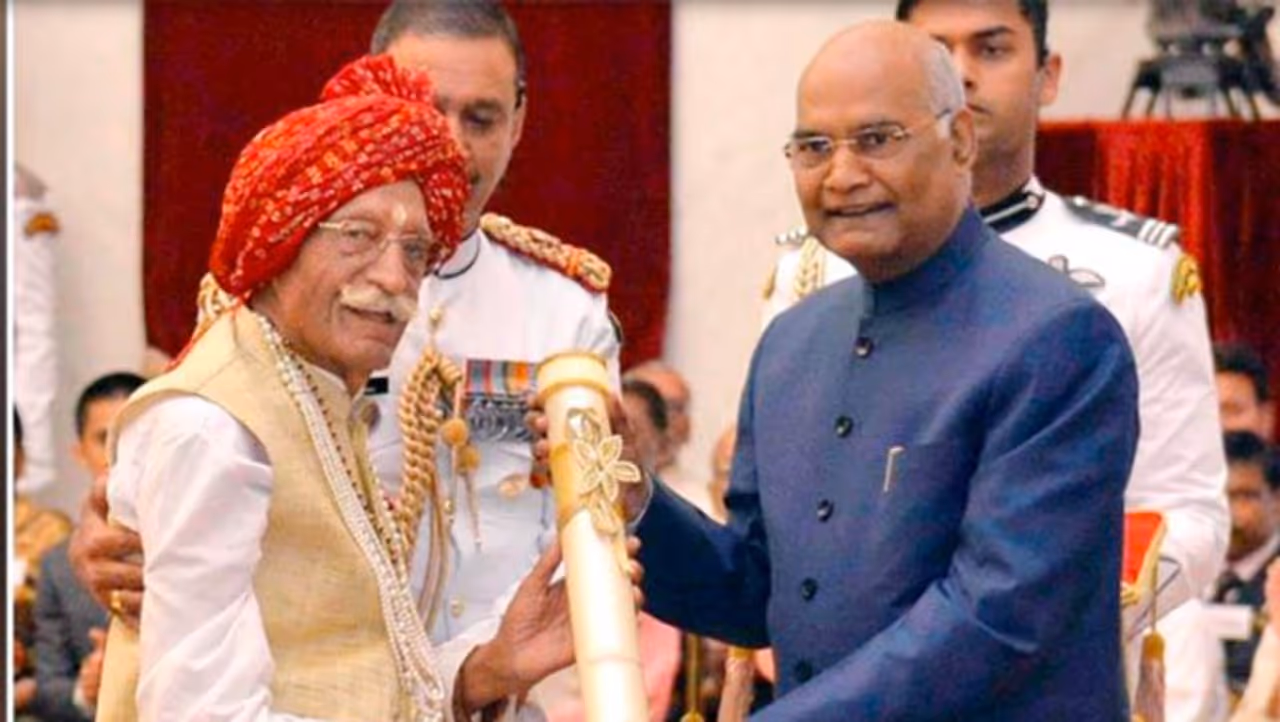 <p>MDH ಮಸಾಲೆ ಮಾಲೀಕ ಧರ್ಮಪಾಲ್ ಗುಲಾಟಿ ಇತ್ತೀಜೆಗೆ ನಿಧನರಾಗಿದ್ದಾರೆ. 98 ವರ್ಷದ ಗುಲಾಟಿ, ಭಾರತೀಯ ಮಸಾಲೆ ಪರಂಪರೆಯಲ್ಲಿ ಅತೀ ದೊಡ್ಡ ಹೆಸರಾಗಿ ಅಜರಾಮರವಾಗಿದೆ.</p> <p>MDH ಮಸಾಲೆ ಮಾಲೀಕ ಧರ್ಮಪಾಲ್ ಗುಲಾಟಿ ಇತ್ತೀಜೆಗೆ ನಿಧನರಾಗಿದ್ದಾರೆ. 98 ವರ್ಷದ ಗುಲಾಟಿ, ಭಾರತೀಯ ಮಸಾಲೆ ಪರಂಪರೆಯಲ್ಲಿ ಅತೀ ದೊಡ್ಡ ಹೆಸರಾಗಿ ಅಜರಾಮರವಾಗಿದೆ.</p>