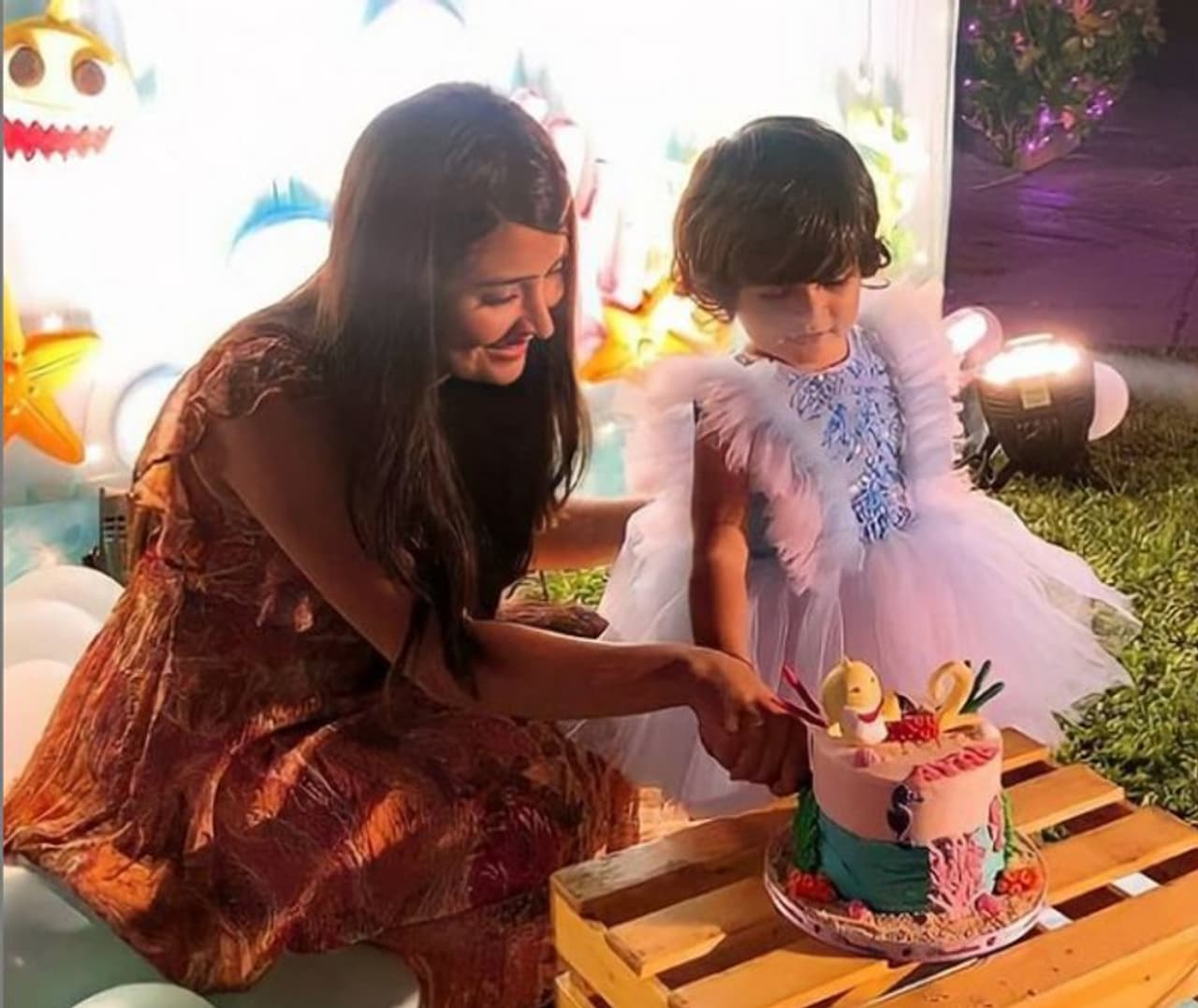 <p>ರಾಕಿಂಗ್ ಸ್ಟಾರ್ ಯಶ್ ಹಾಗೂ ನಟಿ ರಾಧಿಕಾ ಪಂಡಿತ್ ಪುತ್ರಿ ಐರಾಳ 2ನೇ ವರ್ಷದ ಬರ್ತ್ಡೇ ಇತ್ತೀಚೆಗಷ್ಟೇ ಅದ್ಧೂರಿಯಾಗಿ ನಡೆದಿದೆ.</p> <p>ರಾಕಿಂಗ್ ಸ್ಟಾರ್ ಯಶ್ ಹಾಗೂ ನಟಿ ರಾಧಿಕಾ ಪಂಡಿತ್ ಪುತ್ರಿ ಐರಾಳ 2ನೇ ವರ್ಷದ ಬರ್ತ್ಡೇ ಇತ್ತೀಚೆಗಷ್ಟೇ ಅದ್ಧೂರಿಯಾಗಿ ನಡೆದಿದೆ.</p>