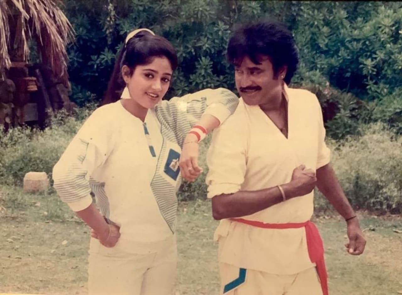 <p>80'ஸ் இளைஞர்களின் இதயத்தில் கனவு கன்னியாகவும், தமிழ் <br />திரையுலகின் முன்னணி நடிகையாகவும் வலம் வந்தவர் நடிகை <br />நதியா. அன்றும் முதல் இன்று வரை அதே பளபளக்கும் இளமையுடன் <br />வலம் வருகிறார். </p><p><br /> </p> <p>80'ஸ் இளைஞர்களின் இதயத்தில் கனவு கன்னியாகவும், தமிழ் <br />திரையுலகின் முன்னணி நடிகையாகவும் வலம் வந்தவர் நடிகை <br />நதியா. அன்றும் முதல் இன்று வரை அதே பளபளக்கும் இளமையுடன் <br />வலம் வருகிறார். </p><p><br /> </p>