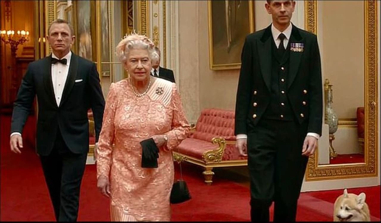 <p>94 ವರ್ಷದ ಬ್ರಿಟನ್ ರಾಣಿಗೂ, ನಾಯಿಗಳಿಗೂ ಆವಿನಾಭಾವ ಸಂಬಂಧ. ಮೊದಲಿಂದಲೂ ಒಂದೆರಡು ಶ್ವಾನಗಳು ರಾಣಿ ಸುತ್ತ ಸುತ್ತುತ್ತಲೇ ಇರುತ್ತವೆ.</p> <p>94 ವರ್ಷದ ಬ್ರಿಟನ್ ರಾಣಿಗೂ, ನಾಯಿಗಳಿಗೂ ಆವಿನಾಭಾವ ಸಂಬಂಧ. ಮೊದಲಿಂದಲೂ ಒಂದೆರಡು ಶ್ವಾನಗಳು ರಾಣಿ ಸುತ್ತ ಸುತ್ತುತ್ತಲೇ ಇರುತ್ತವೆ.</p>