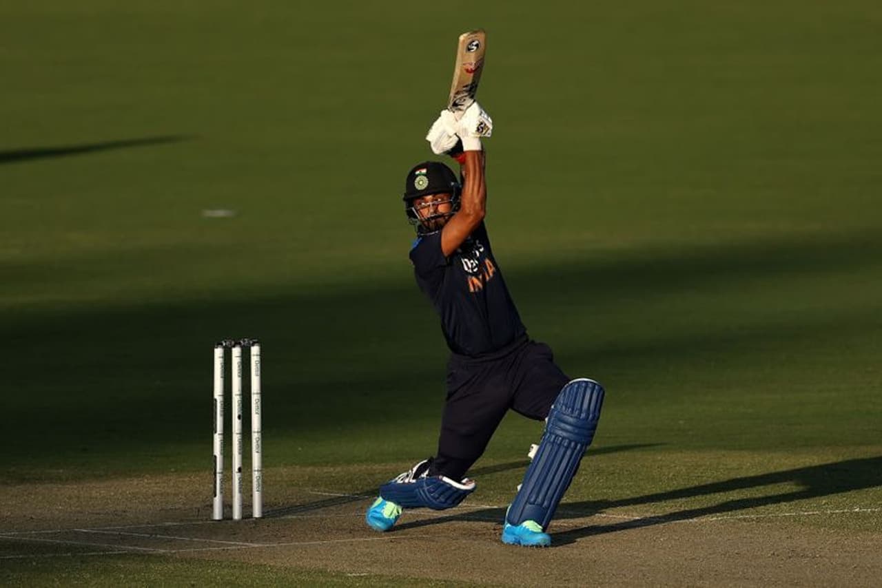 <p>In what comes as shocking news for Punjab Kings and Indian cricket fans, KL Rahul has been diagnosed with acute appendicitis. Furthermore, to treat it, he is to undergo surgery.</p>