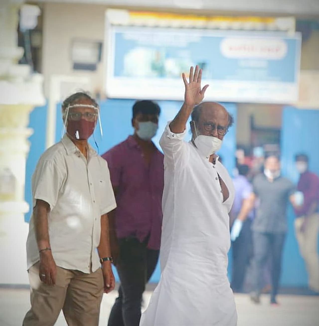 <p>ഡിസംബർ 31ന് രാഷ്ട്രീയപാർട്ടിയുടെ കൂടുതൽ വിവരങ്ങൾ പുറത്തുവിടും. 2021 ജനുവരിയിൽ പാർട്ടി പ്രഖ്യാപനം ഉണ്ടാകും. തമിഴ്നാടിന്റെ മാറ്റം ഇപ്പോഴല്ലെങ്കിൽ പിന്നെയൊരിക്കലുമില്ലെന്ന് പറയുമ്പോള് തന്നെ രജനിയുടെ നിലപാട് വ്യക്തമാണ്. </p> <p>ഡിസംബർ 31ന് രാഷ്ട്രീയപാർട്ടിയുടെ കൂടുതൽ വിവരങ്ങൾ പുറത്തുവിടും. 2021 ജനുവരിയിൽ പാർട്ടി പ്രഖ്യാപനം ഉണ്ടാകും. തമിഴ്നാടിന്റെ മാറ്റം ഇപ്പോഴല്ലെങ്കിൽ പിന്നെയൊരിക്കലുമില്ലെന്ന് പറയുമ്പോള് തന്നെ രജനിയുടെ നിലപാട് വ്യക്തമാണ്. </p>