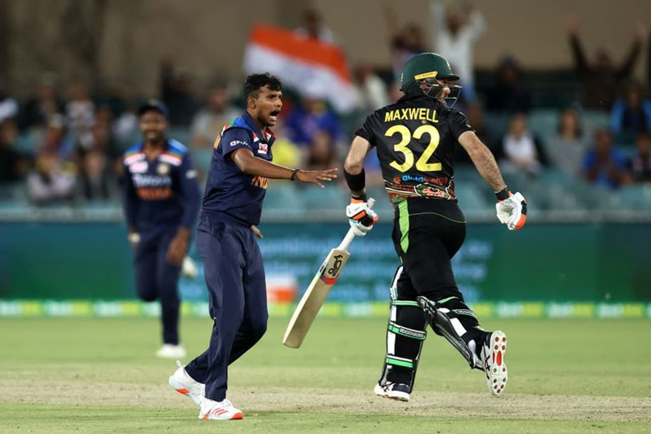 <p>Team India is reeling from a series of injuries, as pacer Umesh Yadav has been ruled out of the Border Gavaskar Trophy's remainder after suffering a calf injury. Meanwhile, rookie pacer T Natarajan has been roped in as his replacement.</p> <p>Team India is reeling from a series of injuries, as pacer Umesh Yadav has been ruled out of the Border Gavaskar Trophy's remainder after suffering a calf injury. Meanwhile, rookie pacer T Natarajan has been roped in as his replacement.</p>