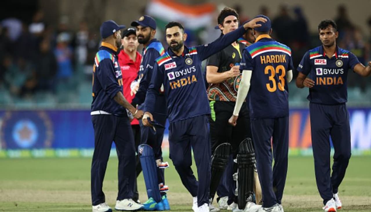 <p>Visitors India are off to a booming start, as they tamed hosts Australia in the first Twenty20 International (T20I), at the Manuka Oval in Canberra, on Friday. While Virat Kohli and co walked away with an 11 run win, it did have a mild controversy.</p> <p>Visitors India are off to a booming start, as they tamed hosts Australia in the first Twenty20 International (T20I), at the Manuka Oval in Canberra, on Friday. While Virat Kohli and co walked away with an 11 run win, it did have a mild controversy.</p>