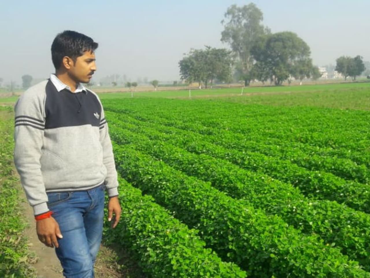 <p>Brajesh, a 30 year old youth from Begusarai, has taken up farming. Today, he has a turnover of Rs 5 crore annually.</p>