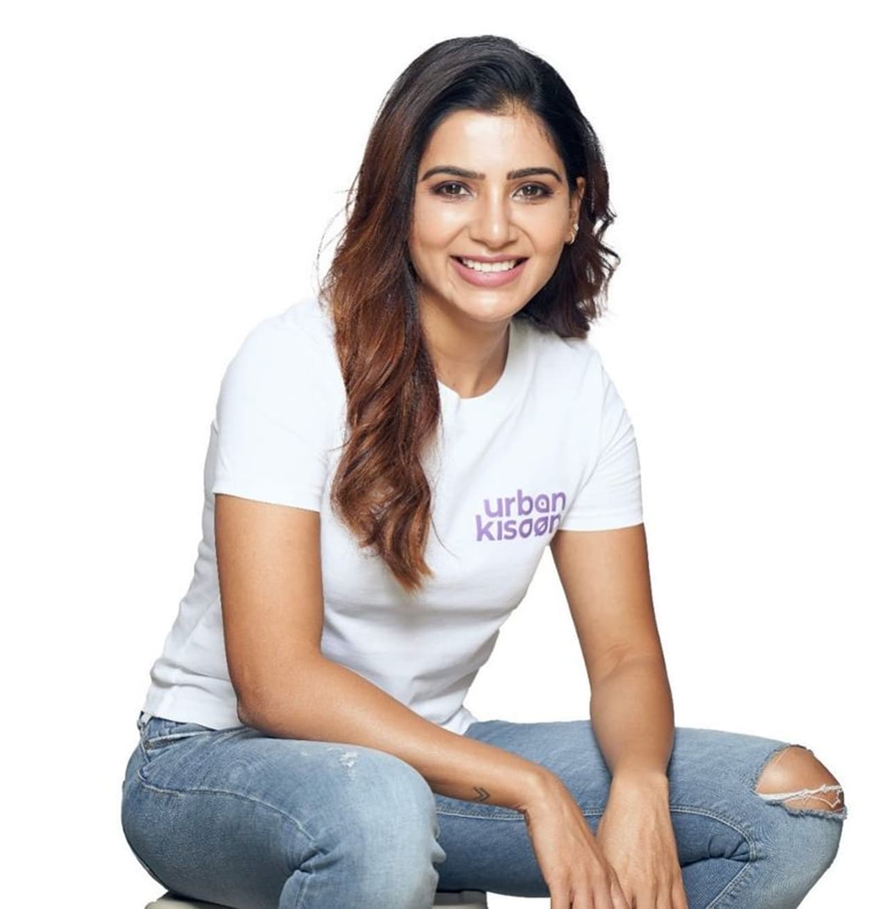 <p style="text align: justify;">ప్రస్తుతం సమంత పూర్తి వెజిటేరియన్ గా మారిపోయారు. ఆరోగ్యం, అందం కావాలంటే తాజా కూరగాయలు, పండ్లు తినాలనే కాన్సెప్ట్ ని గట్టినా నమ్మడమే కాకుండా ఫాలో అవుతున్నారు. సమంత కొన్నాళ్లుగా తన ఇంటి గార్డెన్ ఏరియాలో తాజా కూరగాయలు పండిస్తున్న సంగతి తెలిసిందే. </p><p style="text align: justify;"><br /> </p> <p style="text align: justify;">ప్రస్తుతం సమంత పూర్తి వెజిటేరియన్ గా మారిపోయారు. ఆరోగ్యం, అందం కావాలంటే తాజా కూరగాయలు, పండ్లు తినాలనే కాన్సెప్ట్ ని గట్టినా నమ్మడమే కాకుండా ఫాలో అవుతున్నారు. సమంత కొన్నాళ్లుగా తన ఇంటి గార్డెన్ ఏరియాలో తాజా కూరగాయలు పండిస్తున్న సంగతి తెలిసిందే. </p><p style="text align: justify;"><br /> </p>