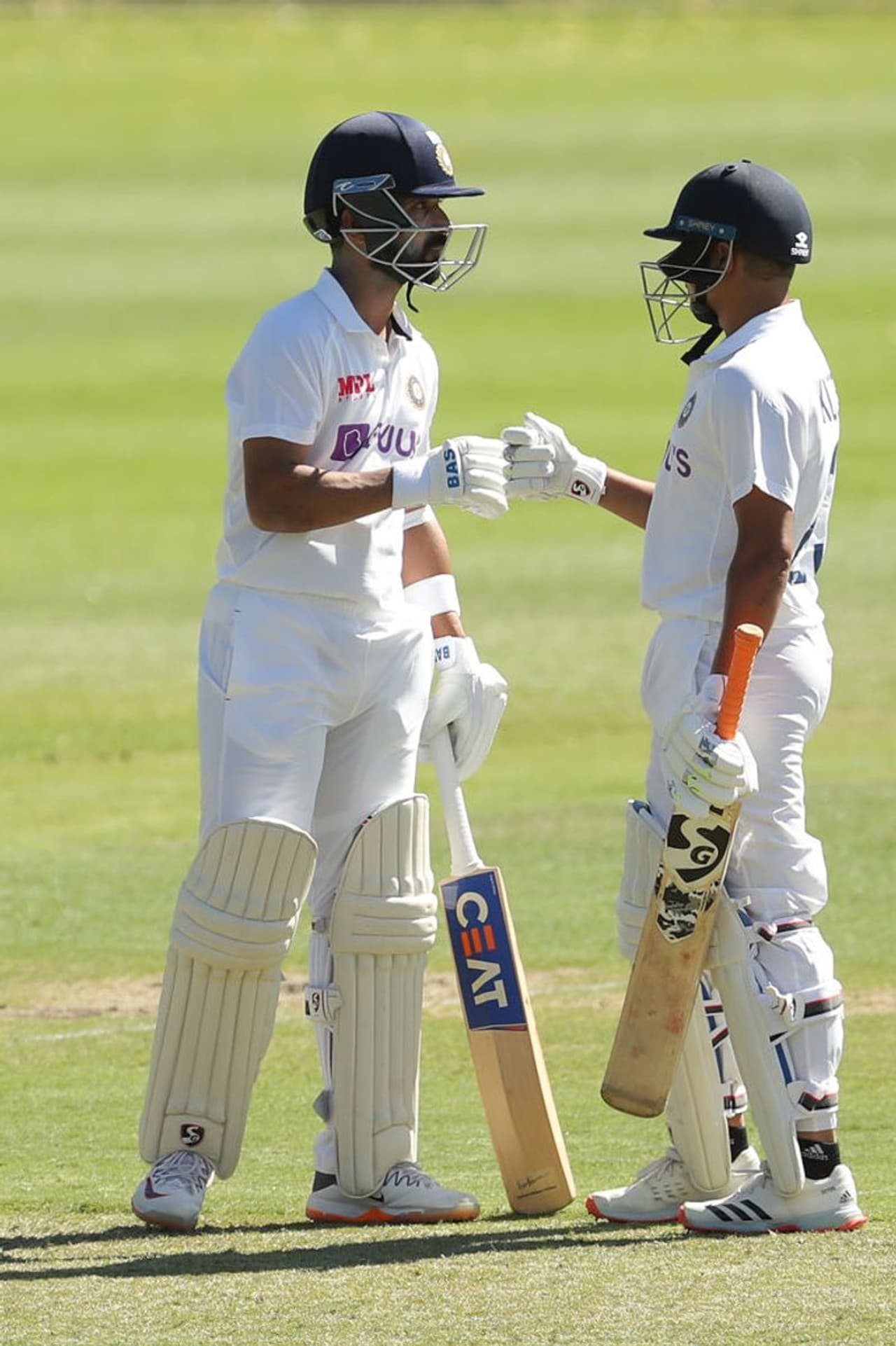 <p>తొలి టెస్టులో ఆడిన ప్లేయర్లలో విరాట్ కోహ్లీ స్వదేశానికి వచ్చేయడం, మహ్మద్ షమీ గాయంతో తప్పుకోవడంతో వీరిద్దరితో పాటు మరో ముగ్గురు ప్లేయర్లతో రెండో టెస్టులో చోటు ఉండకూడదని తెలిపాడు గౌతమ్ గంభీర్...</p> <p>తొలి టెస్టులో ఆడిన ప్లేయర్లలో విరాట్ కోహ్లీ స్వదేశానికి వచ్చేయడం, మహ్మద్ షమీ గాయంతో తప్పుకోవడంతో వీరిద్దరితో పాటు మరో ముగ్గురు ప్లేయర్లతో రెండో టెస్టులో చోటు ఉండకూడదని తెలిపాడు గౌతమ్ గంభీర్...</p>