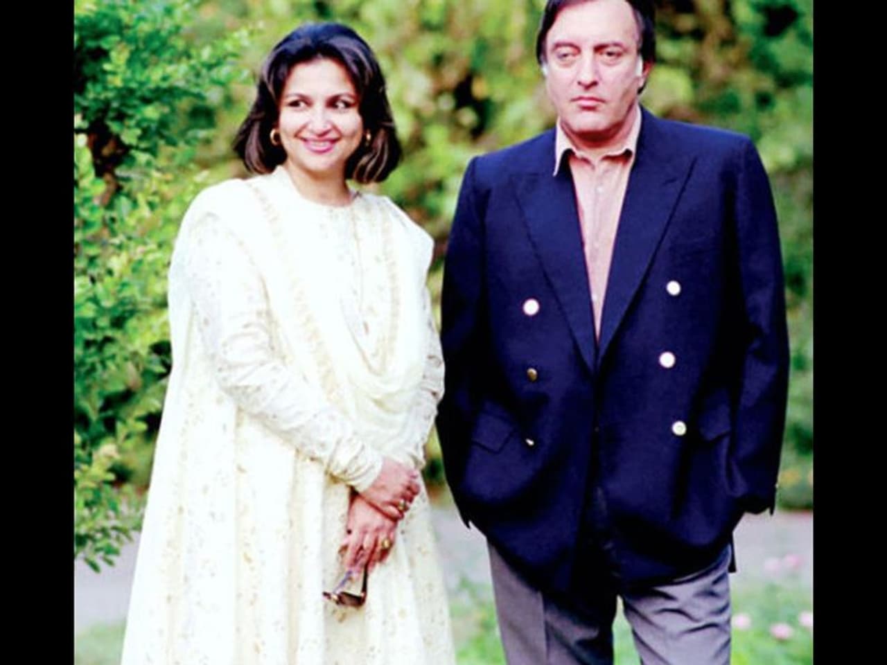 <p>The connection between Bollywood and cricket is everlasting, and it probably gained recognition with this couple. The pair of renowned Bollywood actress and cricketer Mansoor Ali Khan Pataudi is no new thing in the industry.</p>