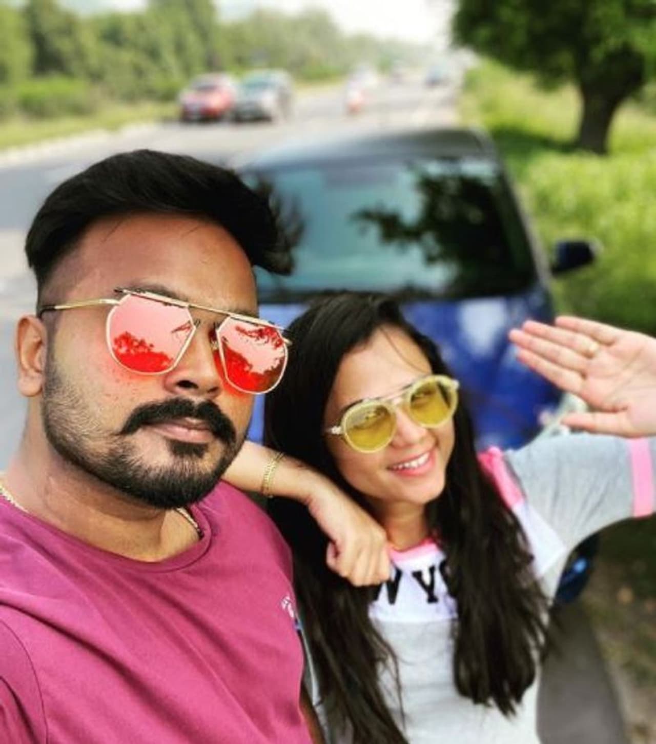 <p>கலர் கலர் கண்ணாடி போட்டு கலக்குறாங்களே </p> <p>கலர் கலர் கண்ணாடி போட்டு கலக்குறாங்களே </p>