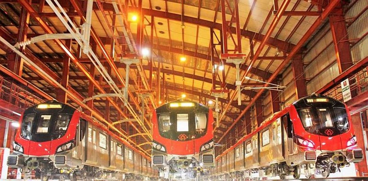 <p>* The Agra Metro project comprises 2 corridors with a total length of 29.4 km and connects major tourist attractions like Taj Mahal, Agra Fort, Sikandra with railway stations and bus stands.&nbsp;</p><p>* The project will benefit the 26 lakh population of the city of Agra and will also cater to more than 60 lakh tourists who visit Agra every year.&nbsp;</p>