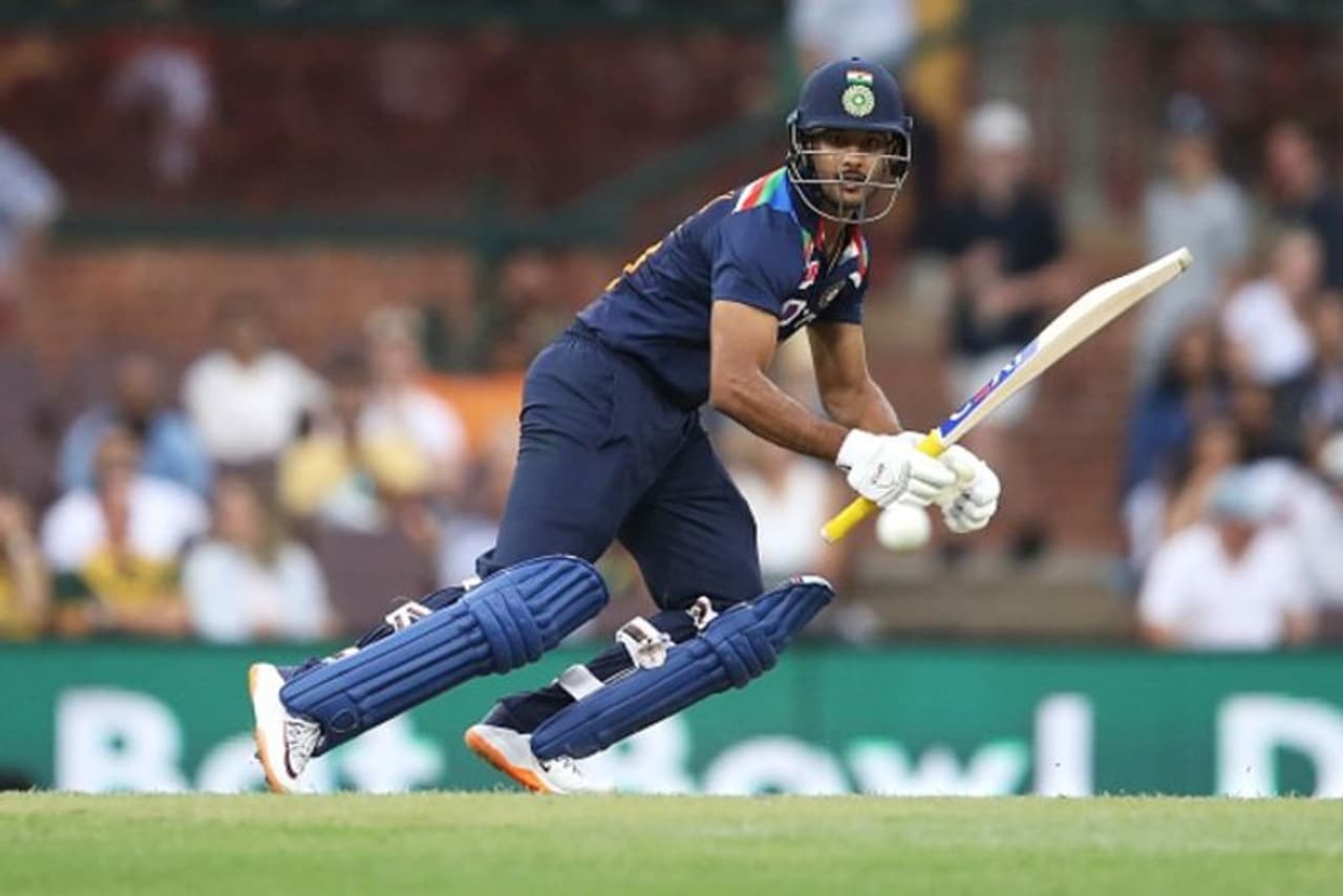 <p><strong>മായങ്ക് അഗര്വാള്: </strong>രണ്ടാം ടി20യില് അര്ധസെഞ്ചുറിയുമായി തിളങ്ങിയെങ്കിലും ഓപ്പണര് സ്ഥാനത്ത് ശിഖര് ധവാന് പകരം മായങ്ക് അഗര്വാളിന് അവസരം ഒരുങ്ങിയേക്കും.</p><p> </p> <p><strong>മായങ്ക് അഗര്വാള്: </strong>രണ്ടാം ടി20യില് അര്ധസെഞ്ചുറിയുമായി തിളങ്ങിയെങ്കിലും ഓപ്പണര് സ്ഥാനത്ത് ശിഖര് ധവാന് പകരം മായങ്ക് അഗര്വാളിന് അവസരം ഒരുങ്ങിയേക്കും.</p><p> </p>