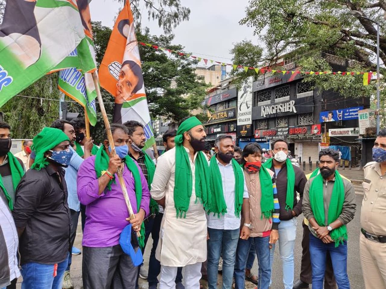 <p>ಕಾಂಗ್ರೆಸ್ ಶಾಸಕ ಹ್ಯಾರಿಸ್ ಪುತ್ರ ನಲಪಾಡ್ ಹ್ಯಾರಿಸ್ ಪ್ರತಿಭಟನೆಯಲ್ಲಿ ಭಾಗಿ</p> <p>ಕಾಂಗ್ರೆಸ್ ಶಾಸಕ ಹ್ಯಾರಿಸ್ ಪುತ್ರ ನಲಪಾಡ್ ಹ್ಯಾರಿಸ್ ಪ್ರತಿಭಟನೆಯಲ್ಲಿ ಭಾಗಿ</p>