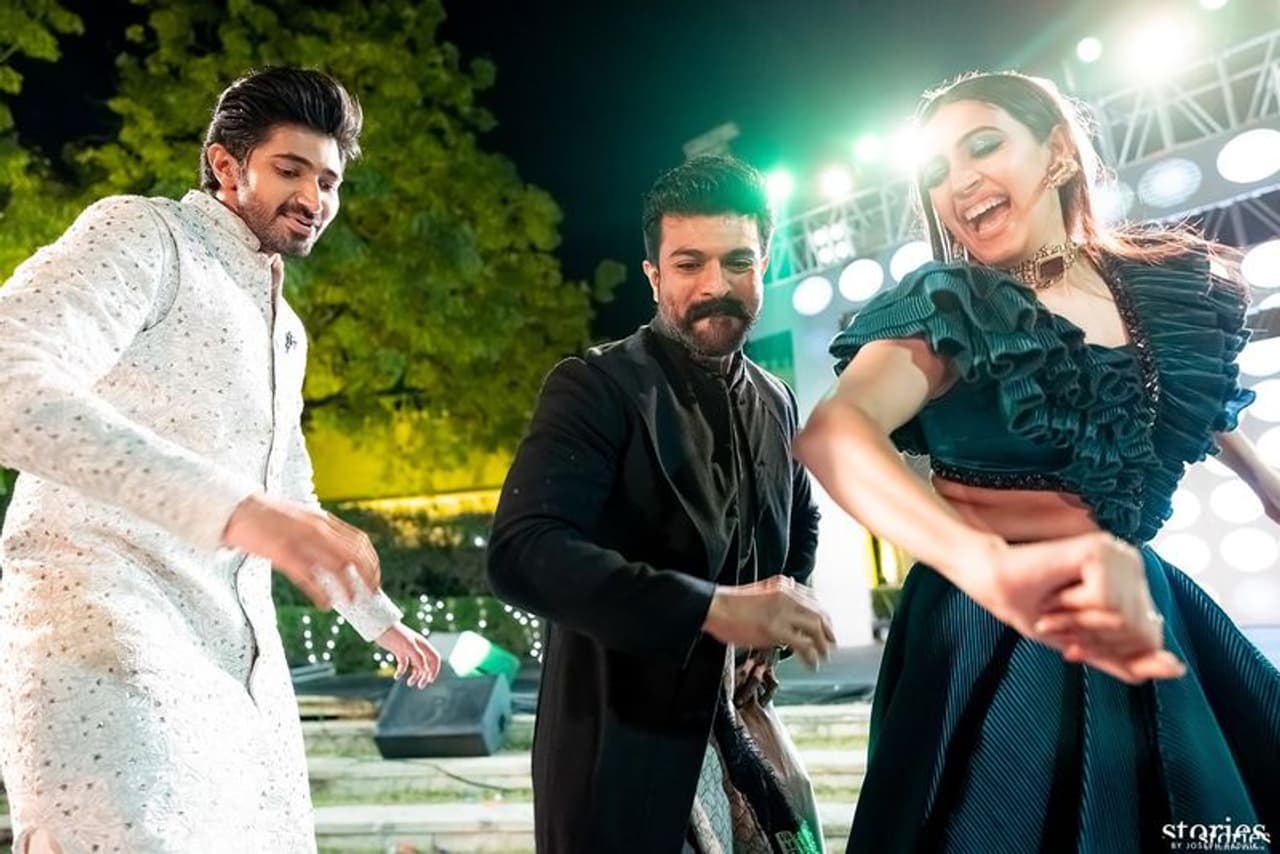 <p>ನಿಹಾರಿಕಾ ಕೊನಿಡೆಲ ಹಾಗೂ ಚೈತನ್ಯ ಹೊಸ ಜೀವನಕ್ಕೆ ಕಾಲಿಟ್ಟಿದ್ದಾರೆ.</p>