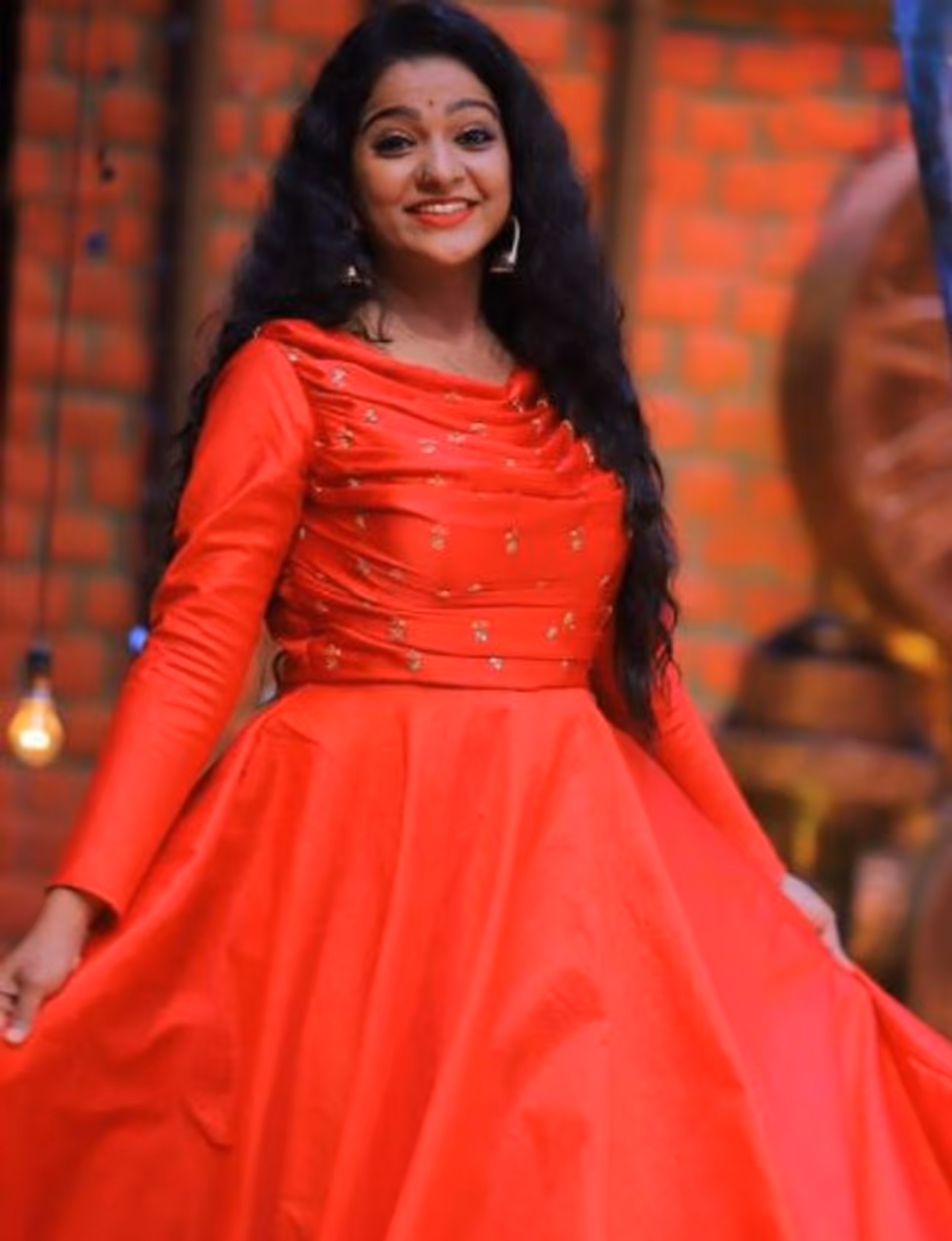 <p>பாண்டியன் ஸ்டோர்ஸ் சீரியலில் முல்லை கதாபாத்திரத்தில் நடித்து வந்த விஜே சித்ரா திடீரென தூக்கிட்டு தற்கொலை செய்து கொண்ட சம்பவம் அனைவரையும் அதிர்ச்சியில் ஆழ்த்தியுள்ளது. </p> <p>பாண்டியன் ஸ்டோர்ஸ் சீரியலில் முல்லை கதாபாத்திரத்தில் நடித்து வந்த விஜே சித்ரா திடீரென தூக்கிட்டு தற்கொலை செய்து கொண்ட சம்பவம் அனைவரையும் அதிர்ச்சியில் ஆழ்த்தியுள்ளது. </p>