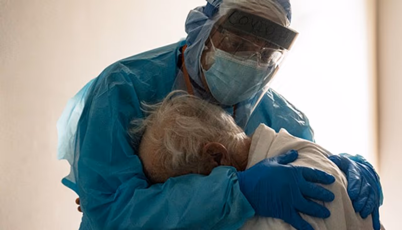 <p>Dr. Joseph Varon hugs and comforts a patient in the COVID 19 intensive care unit (ICU) during Thanksgiving at the United Memorial Medical Center on November 26, 2020 in Houston, Texas. According to reports, Texas has reached over 1,220,000 cases, including over 21,500 deaths. (Photo by Go Nakamura/Getty Images)</p> <p>Dr. Joseph Varon hugs and comforts a patient in the COVID 19 intensive care unit (ICU) during Thanksgiving at the United Memorial Medical Center on November 26, 2020 in Houston, Texas. According to reports, Texas has reached over 1,220,000 cases, including over 21,500 deaths. (Photo by Go Nakamura/Getty Images)</p>