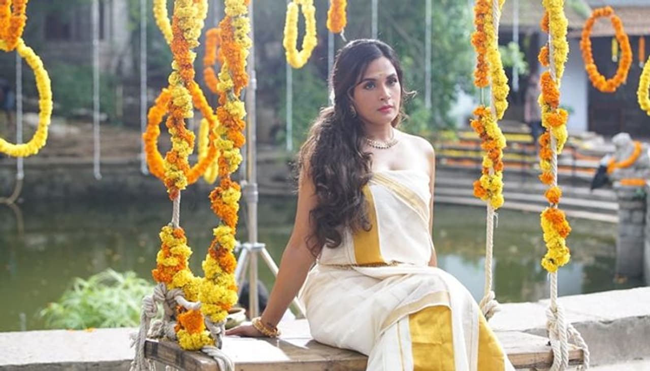 <p>After a thunderous response to the poster, Richa Chadha is all set to release the teaser of her upcoming film Shakeela amidst much fanfare and excitement. The multi lingual project is all set to set the screens ablaze this Christmas. </p> <p>After a thunderous response to the poster, Richa Chadha is all set to release the teaser of her upcoming film Shakeela amidst much fanfare and excitement. The multi lingual project is all set to set the screens ablaze this Christmas. </p>