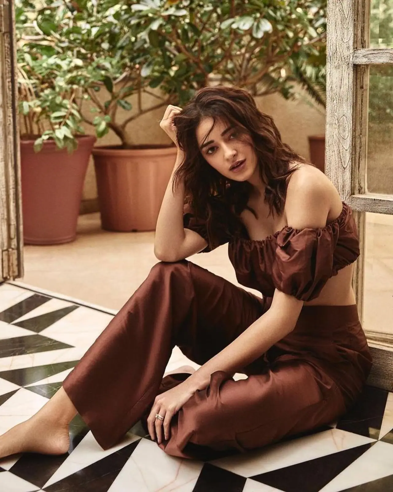 <p>Ananya Panday has become a popular face in the Bollywood film industry. She always keeps her fan entertained with her Instagram posts and with her active presence on social media.<br /> </p> <p>Ananya Panday has become a popular face in the Bollywood film industry. She always keeps her fan entertained with her Instagram posts and with her active presence on social media.<br /> </p>