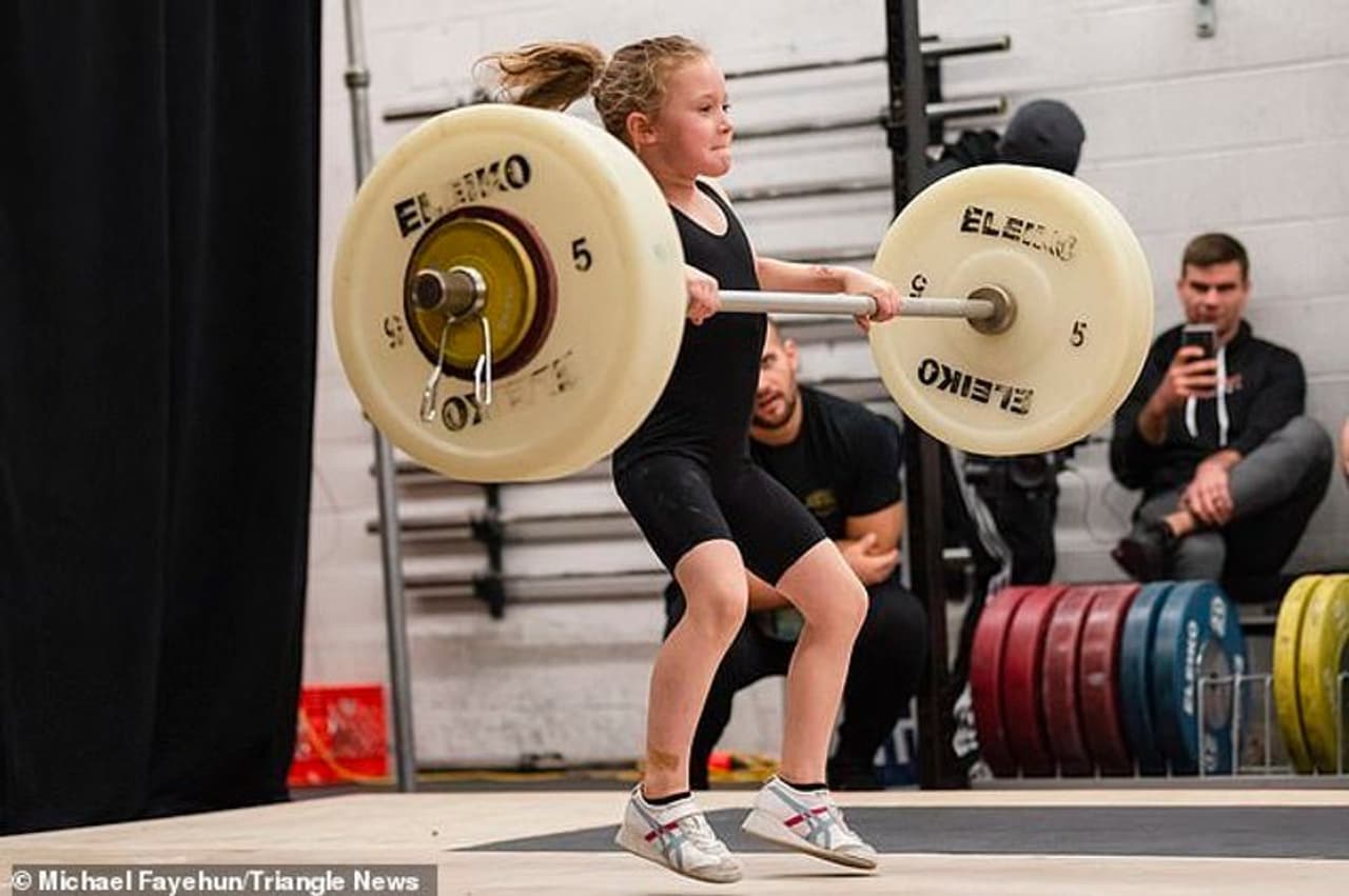 <p>കാനഡയിലെ ഒട്ടാവയിലെ കവാന് വാന് ലിന്ഡ്സേ ദമ്പതികളുടെ മകളാണ് റോറി.</p> <p>കാനഡയിലെ ഒട്ടാവയിലെ കവാന് വാന് ലിന്ഡ്സേ ദമ്പതികളുടെ മകളാണ് റോറി.</p>