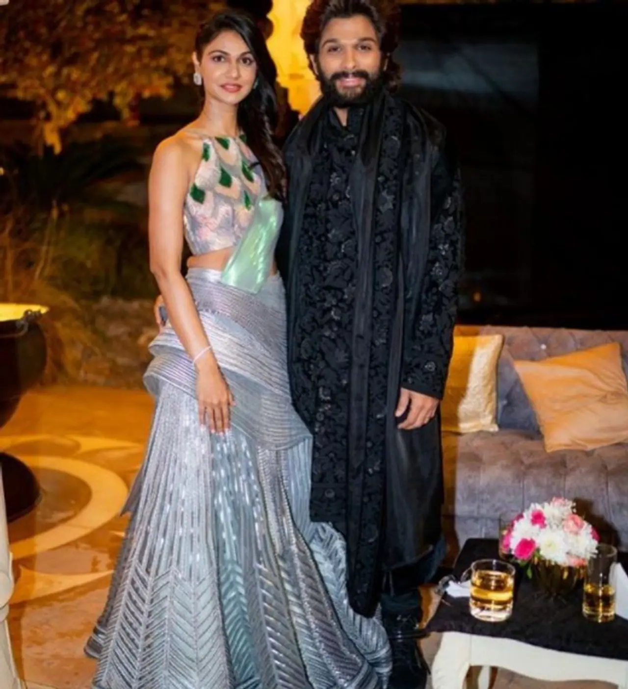 <p>ಅಲ್ಲು ಅರ್ಜುನ್ ಪತ್ನಿ ಸ್ನೇಹಾ ರೆಡ್ಡಿ ಸೋಷಿಯಲ್ ಮೀಡಿಯಾದಲ್ಲಿ ಆಕ್ಟಿವ್ ಆಗಿರುವ ಸೆಲೆಬ್ರಿಟಿ.</p> <p>ಅಲ್ಲು ಅರ್ಜುನ್ ಪತ್ನಿ ಸ್ನೇಹಾ ರೆಡ್ಡಿ ಸೋಷಿಯಲ್ ಮೀಡಿಯಾದಲ್ಲಿ ಆಕ್ಟಿವ್ ಆಗಿರುವ ಸೆಲೆಬ್ರಿಟಿ.</p>