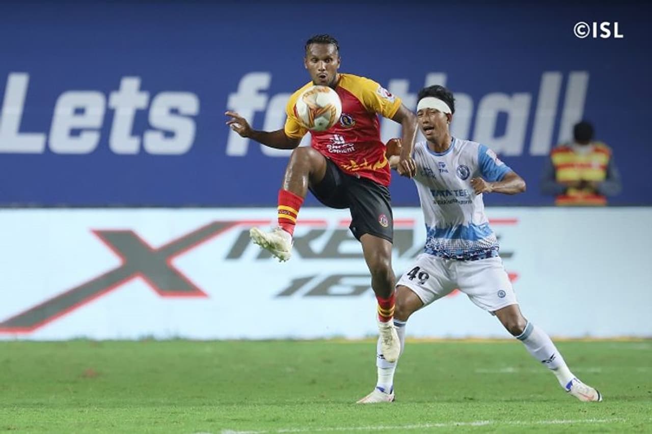 <p>In what turned out to be an unexpected dramatic fixture, Bengal giants East Bengal settled for a goalless draw to Jamshedpur FC during the 2020 21 Indian Super League (ISL) clash at the Tilak Maidan in Goa on Thursday. The tie witnessed twin red cards to the teams each.</p> <p>In what turned out to be an unexpected dramatic fixture, Bengal giants East Bengal settled for a goalless draw to Jamshedpur FC during the 2020 21 Indian Super League (ISL) clash at the Tilak Maidan in Goa on Thursday. The tie witnessed twin red cards to the teams each.</p>