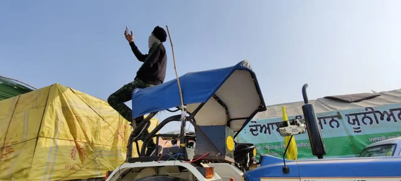 <p>In a major intervention, the Supreme Court has said that it will form a committee to resolve the deadlock between Farmer Unions and the Central government. <br /> </p><p>Chief Justice of India SA Bobde asked for all parties to sit together and decide the names for the committee members. <br /> </p><p>Addressing Solicitor General Tushar Mehta, CJI Bobde said: "Mr Mehta, we will tell you what we are planning to do. We will form a committee to resolve the dispute. It will have members of Bharatiya Kisan Union, Government of India and other farmer organizations. We will ask farmer organizations to be also a part of the committee, as it will soon become a national issue."<br /> </p> <p>In a major intervention, the Supreme Court has said that it will form a committee to resolve the deadlock between Farmer Unions and the Central government. <br /> </p><p>Chief Justice of India SA Bobde asked for all parties to sit together and decide the names for the committee members. <br /> </p><p>Addressing Solicitor General Tushar Mehta, CJI Bobde said: "Mr Mehta, we will tell you what we are planning to do. We will form a committee to resolve the dispute. It will have members of Bharatiya Kisan Union, Government of India and other farmer organizations. We will ask farmer organizations to be also a part of the committee, as it will soon become a national issue."<br /> </p>