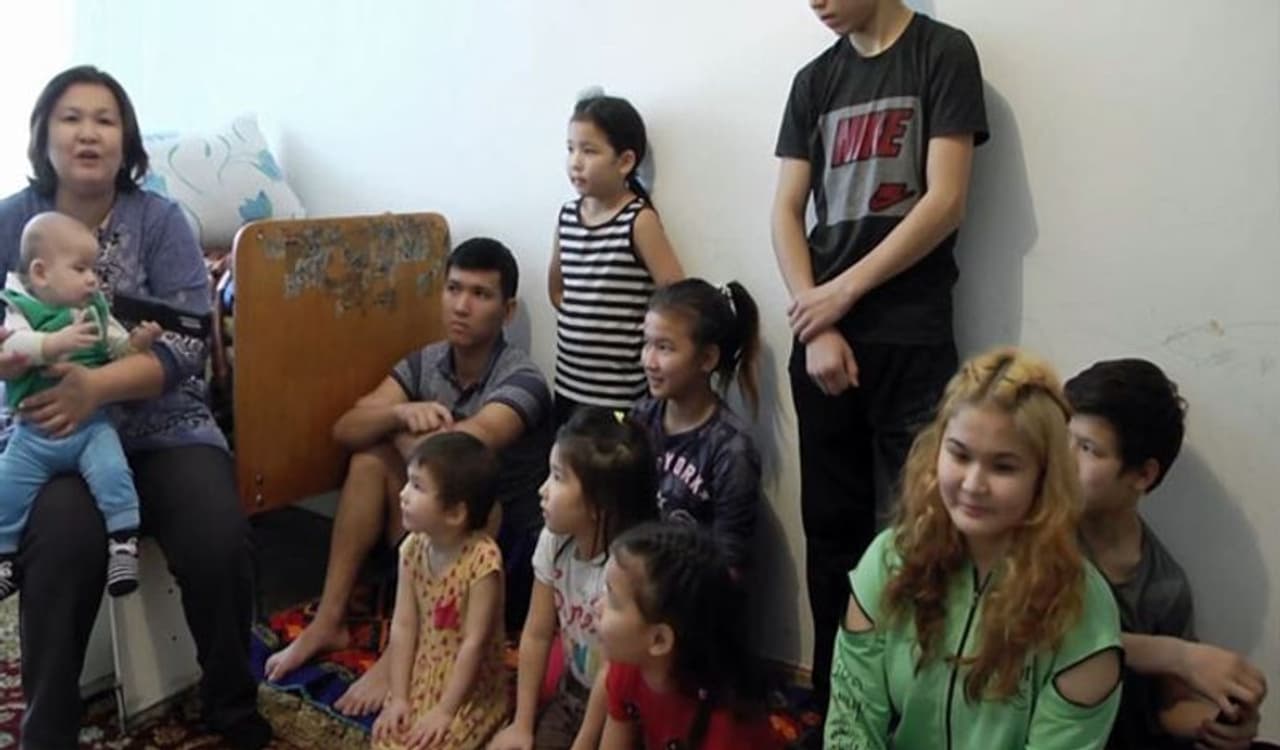 <p>ಪ್ರಪಂಚದಲ್ಲಿ ಅನೇಕ ದೇಶಗಳು ಜನಸಂಖ್ಯೆಯನ್ನು ನಿಯಂತ್ರಿಸಲು ಕ್ರಮ ತೆಗೆದುಕೊಳ್ಳುತ್ತಿದ್ದರೆ, ಕೆಲವು ದೇಶಗಳಲ್ಲಿ ಸರ್ಕಾರವು ತಮ್ಮ ದೇಶದ ಜನಸಂಖ್ಯೆಯನ್ನು ಹೆಚ್ಚಿಸುವ ಬಗ್ಗೆ ಕಾಳಜಿ ವಹಿಸಿ, ಸರ್ಕಾರವು ಜನರನ್ನು ಪ್ರೋತ್ಸಾಹಿಸುತ್ತದೆ. </p> <p>ಪ್ರಪಂಚದಲ್ಲಿ ಅನೇಕ ದೇಶಗಳು ಜನಸಂಖ್ಯೆಯನ್ನು ನಿಯಂತ್ರಿಸಲು ಕ್ರಮ ತೆಗೆದುಕೊಳ್ಳುತ್ತಿದ್ದರೆ, ಕೆಲವು ದೇಶಗಳಲ್ಲಿ ಸರ್ಕಾರವು ತಮ್ಮ ದೇಶದ ಜನಸಂಖ್ಯೆಯನ್ನು ಹೆಚ್ಚಿಸುವ ಬಗ್ಗೆ ಕಾಳಜಿ ವಹಿಸಿ, ಸರ್ಕಾರವು ಜನರನ್ನು ಪ್ರೋತ್ಸಾಹಿಸುತ್ತದೆ. </p>