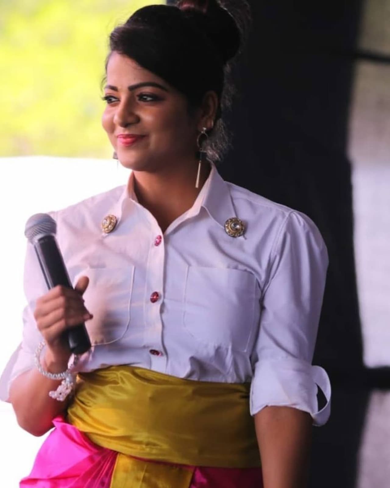 <p>விஜய் தொலைக்காட்சியில் ஒளிபரப்பாகி வரும் பாண்டியன் ஸ்டோர் சீரியலில், முல்லை கதாபாத்திரத்தில் நடித்ததன் மூலமாக பிரபலமானவர் விஜே சித்ரா. இவர் கடந்த 9ம் தேதி நசரத்பேட்டையில் உள்ள தனியார் ஓட்டலில் தூக்கிட்டு தற்கொலை செய்து கொண்டார்.&nbsp;</p>