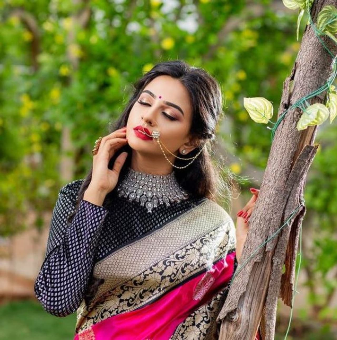 <p>கண்கொண்டு பார்ப்பாயோ தேவதையே...</p> <p>கண்கொண்டு பார்ப்பாயோ தேவதையே...</p>