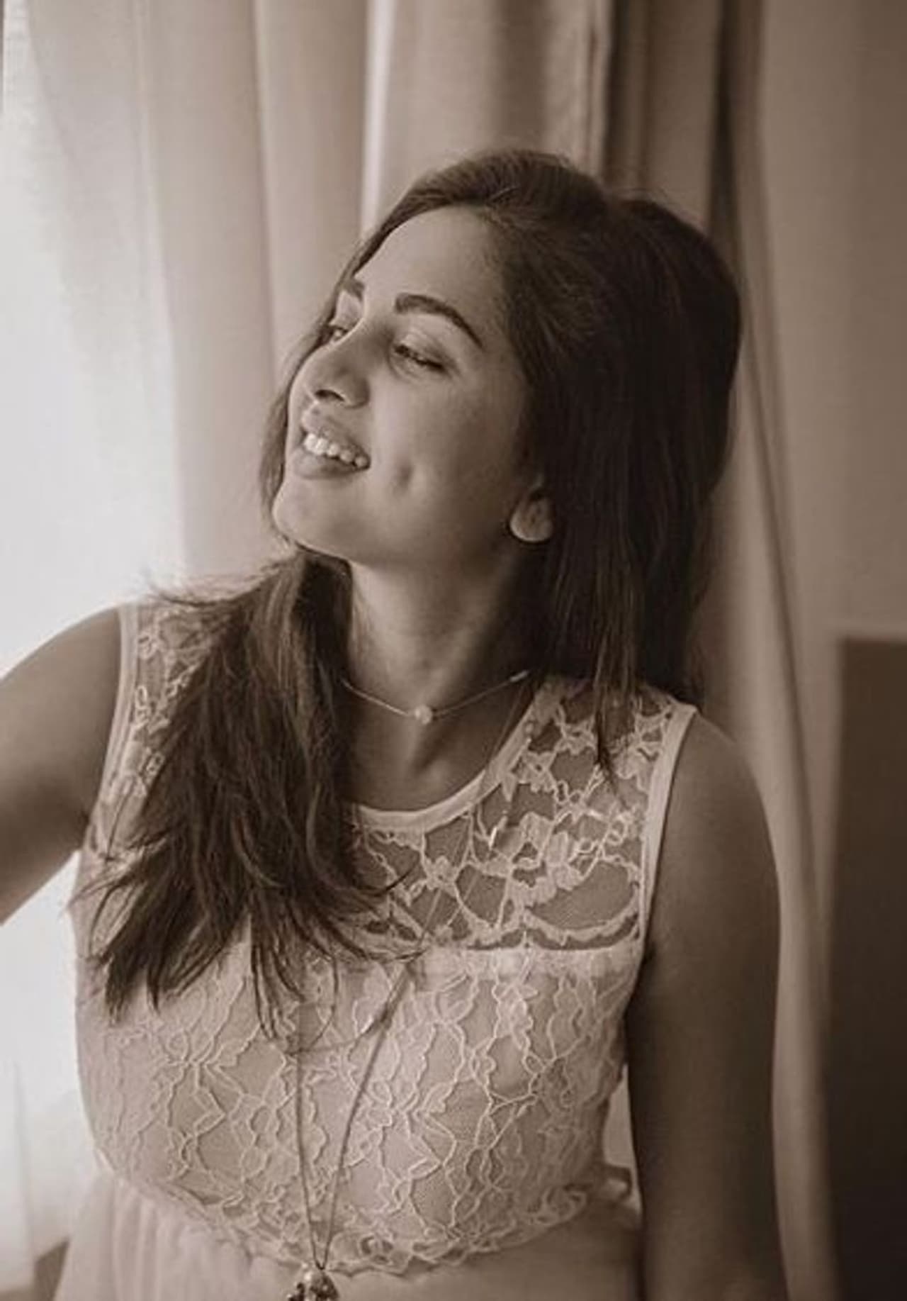 <h2> </h2><p>நடிகை சிருஷ்டி டாங்கே என்றதுமே பலருக்கு முதலில் நினைவில் வருவது அவரின் கன்னத்தில் விழும் அழகிய குழி தான். இந்த போட்டோவில் கூட எப்படி சிரிக்கிறார் பாருங்கள்.</p> <h2> </h2><p>நடிகை சிருஷ்டி டாங்கே என்றதுமே பலருக்கு முதலில் நினைவில் வருவது அவரின் கன்னத்தில் விழும் அழகிய குழி தான். இந்த போட்டோவில் கூட எப்படி சிரிக்கிறார் பாருங்கள்.</p>